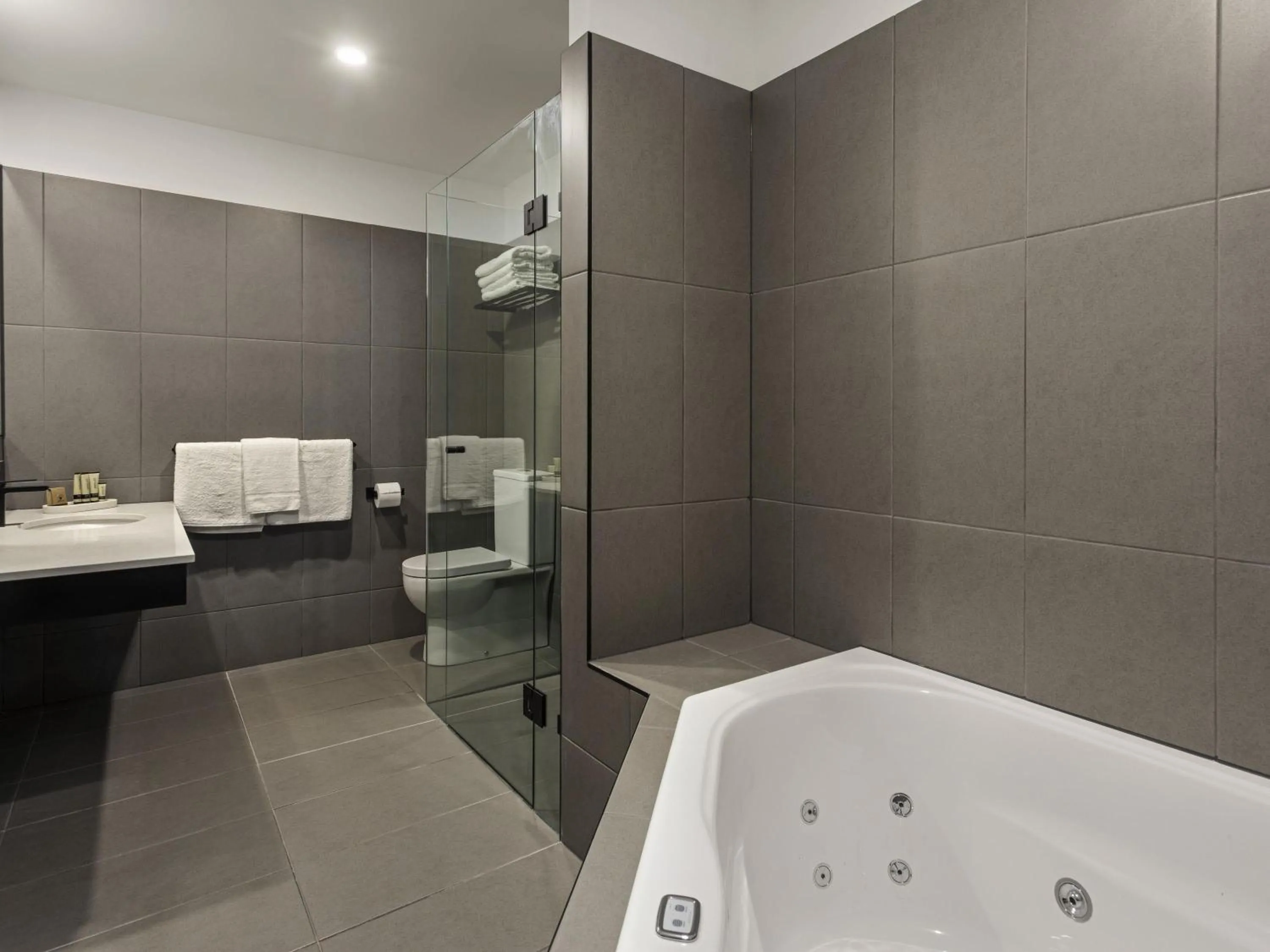 Bedroom in Mantra Traralgon