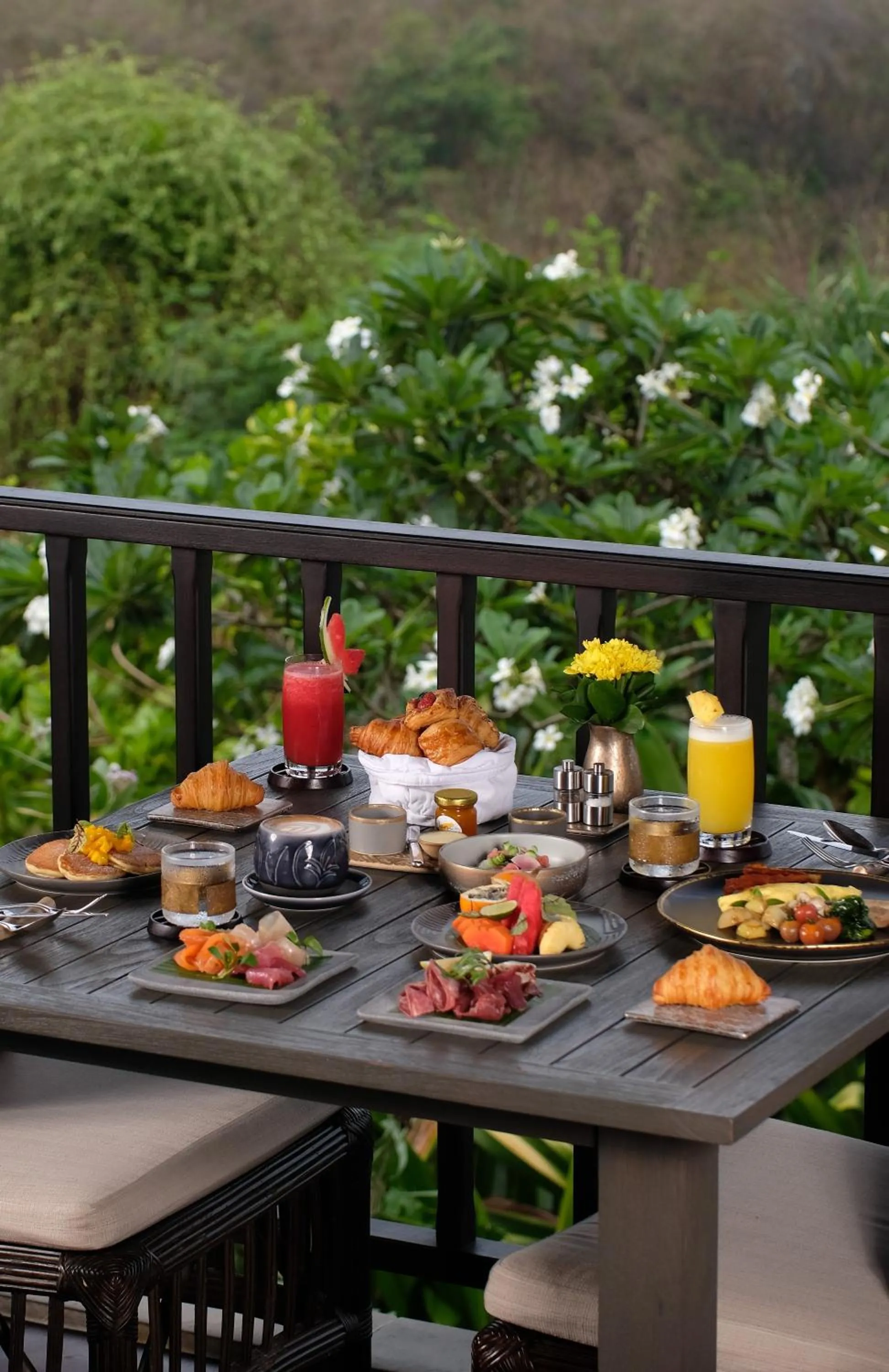 Food and drinks in Raffles Bali