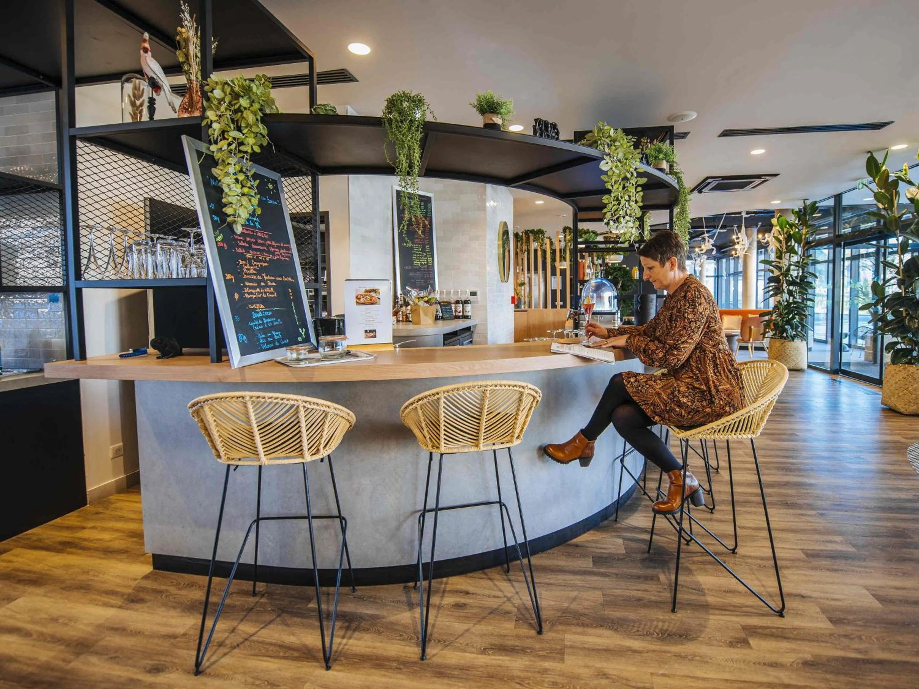 Lounge or bar in Ibis Styles Rouen Centre Rive Gauche