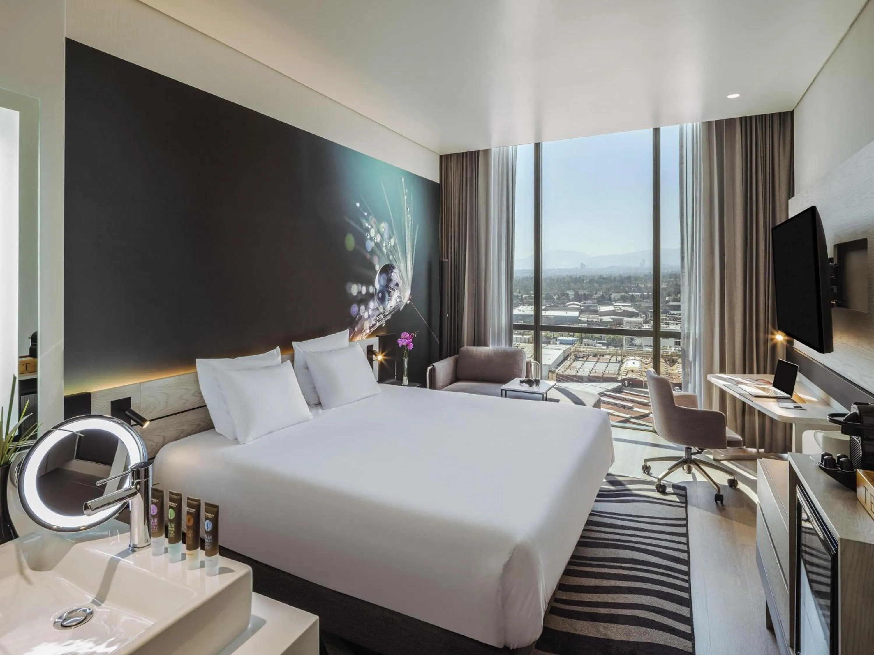 Bedroom, Bed in Novotel Mexico City Toreo