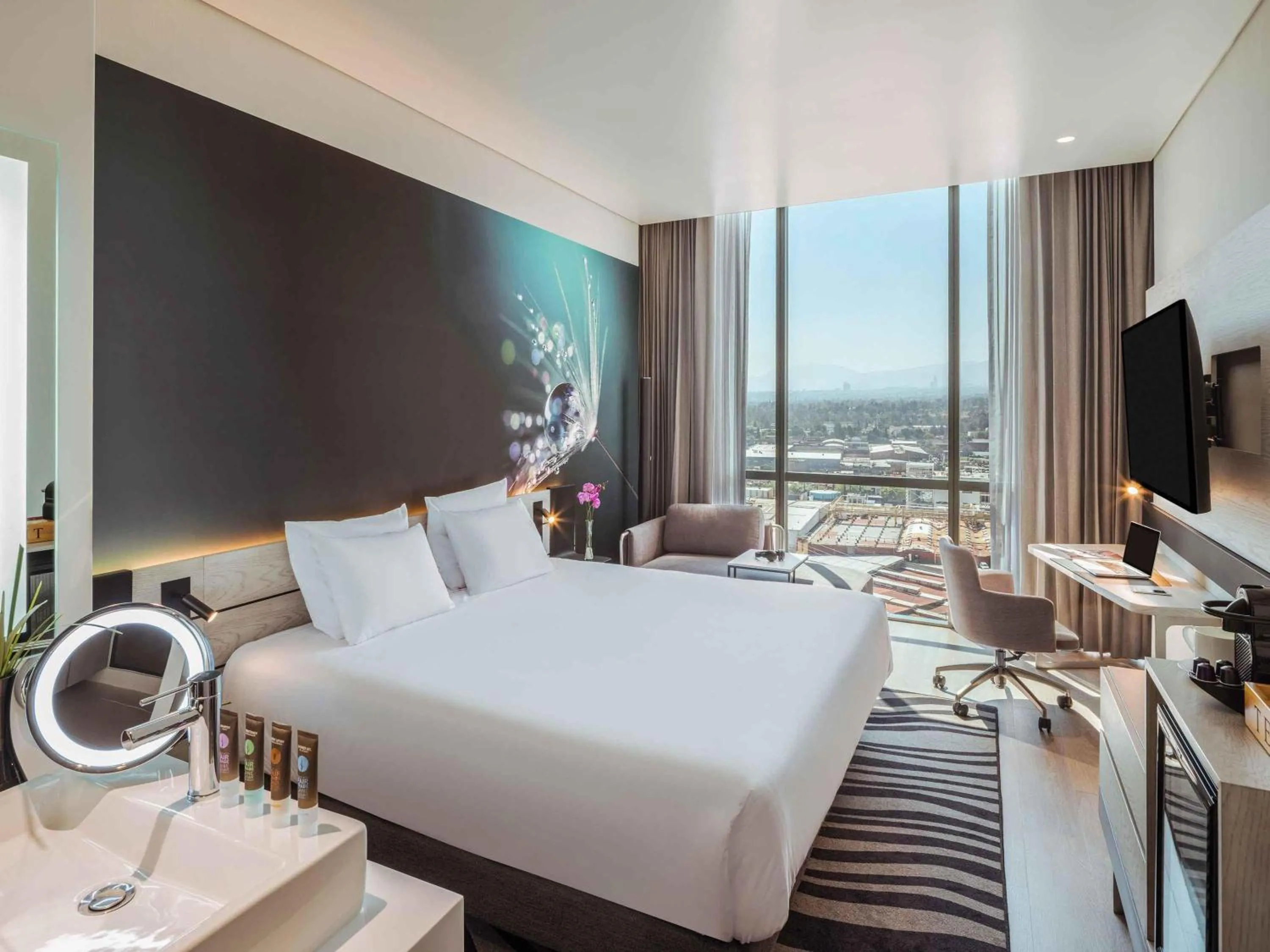 Property building, Bed in Novotel Mexico City Toreo