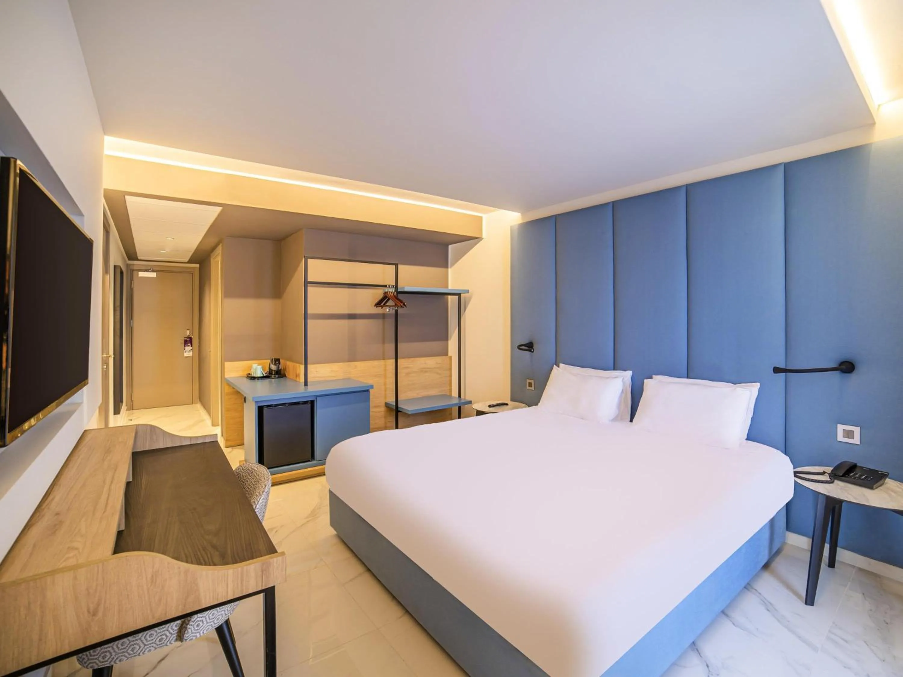 Bedroom, Bed in Mercure St. Julian's Malta