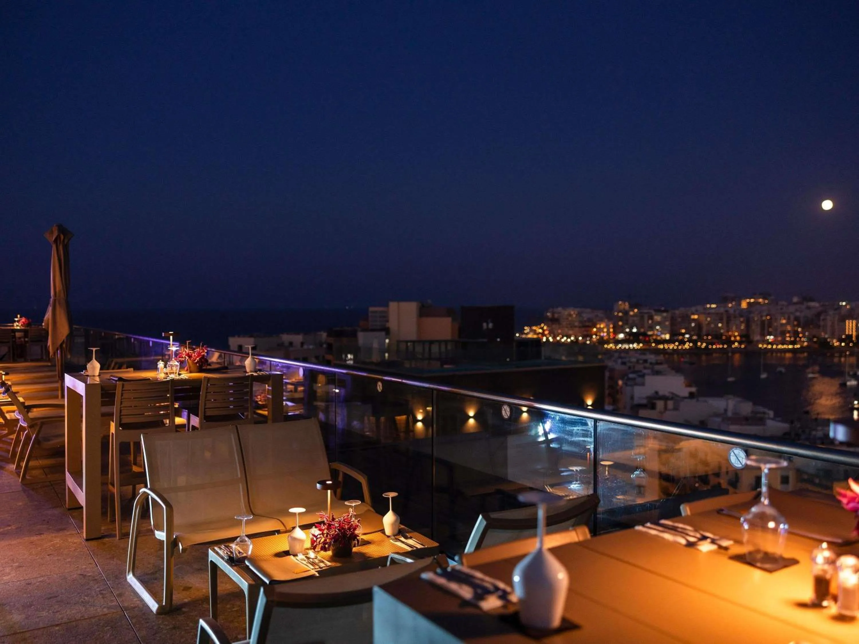 Restaurant/places to eat in Mercure St. Julian's Malta