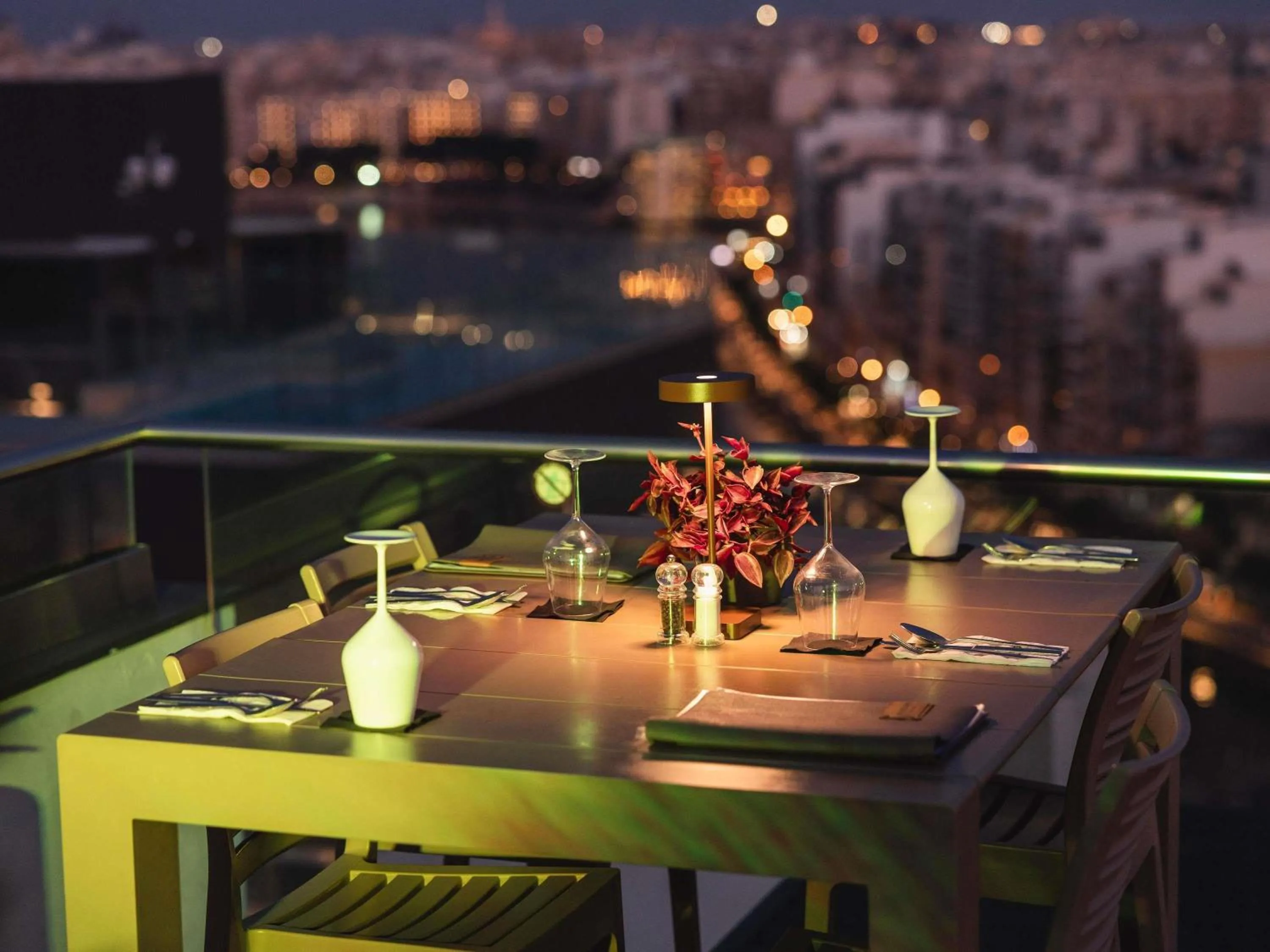 Restaurant/places to eat in Mercure St. Julian's Malta