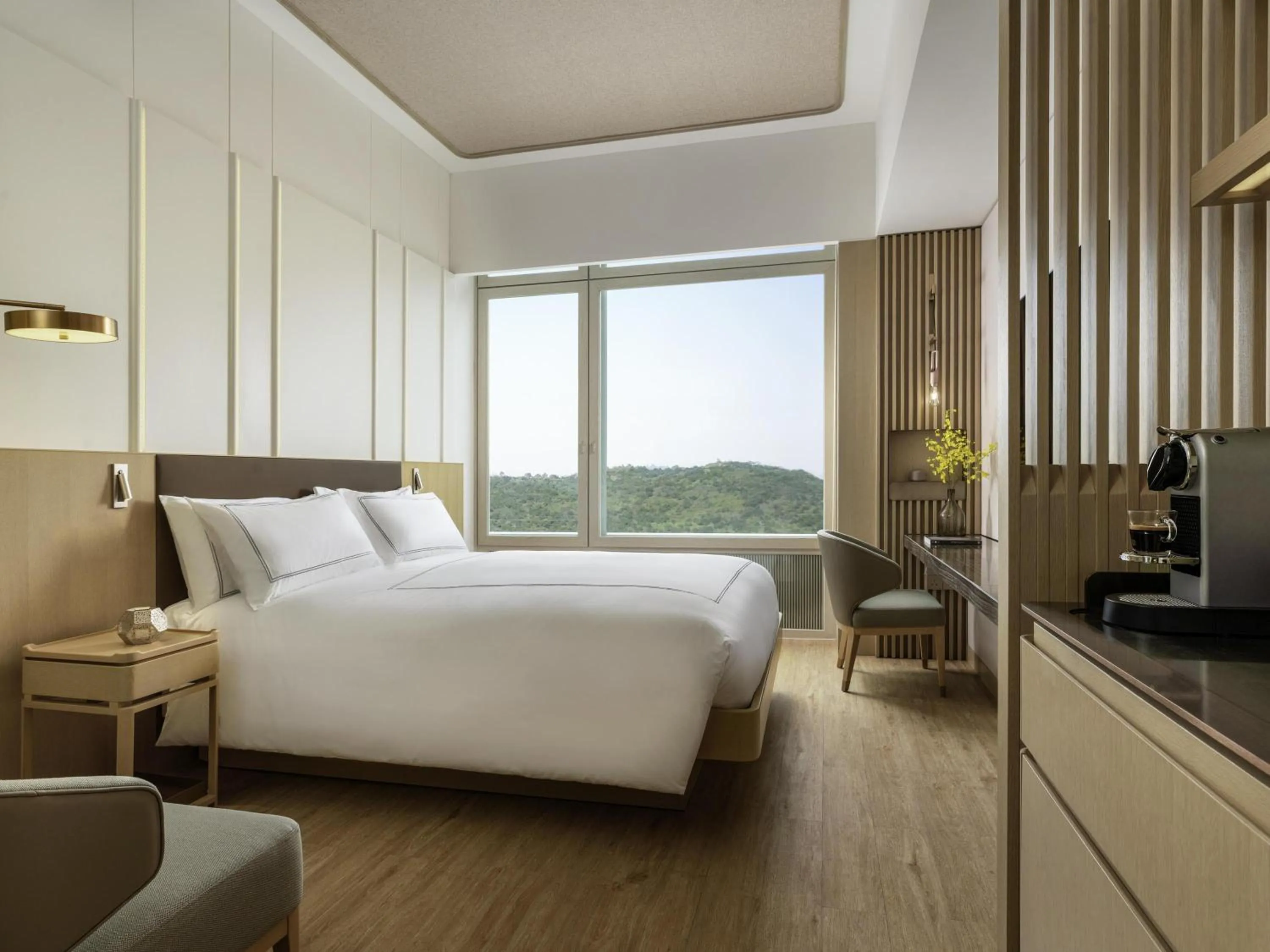 Bedroom, Bed in The Silveri Hotel Hong Kong - MGallery Collection