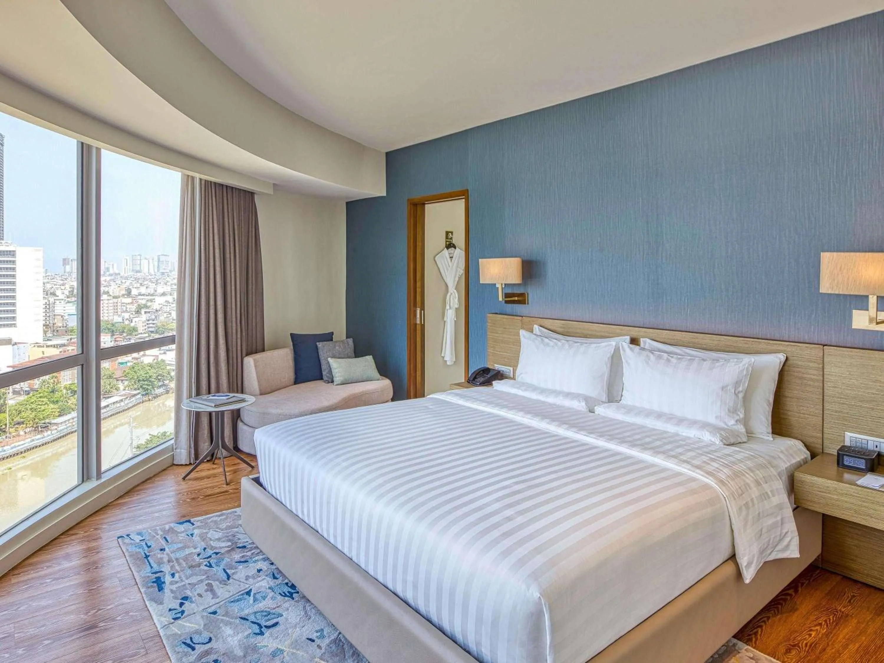 Bedroom, Bed in Novotel Suites Manila at Acqua