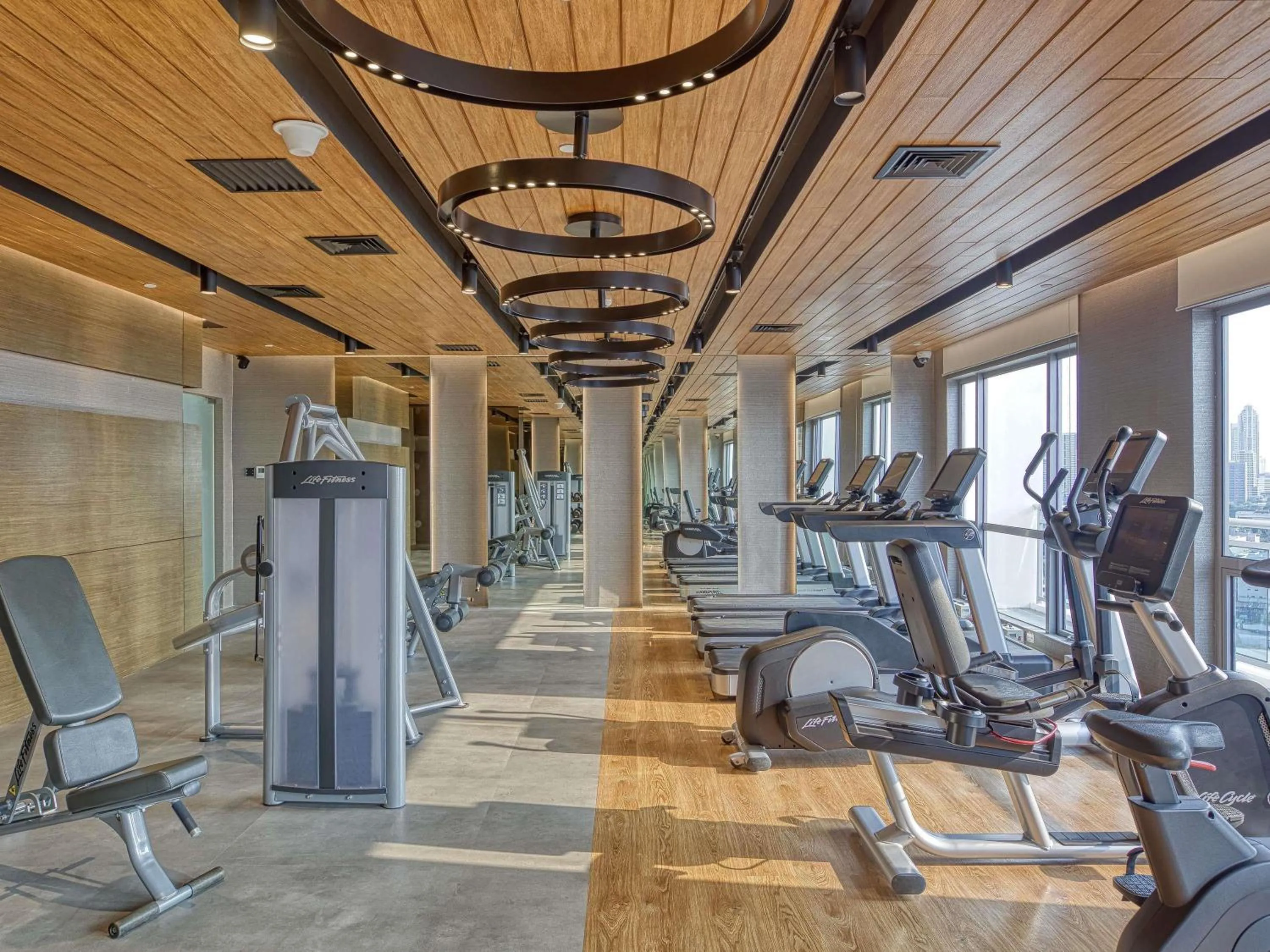 Fitness centre/facilities in Novotel Suites Manila at Acqua