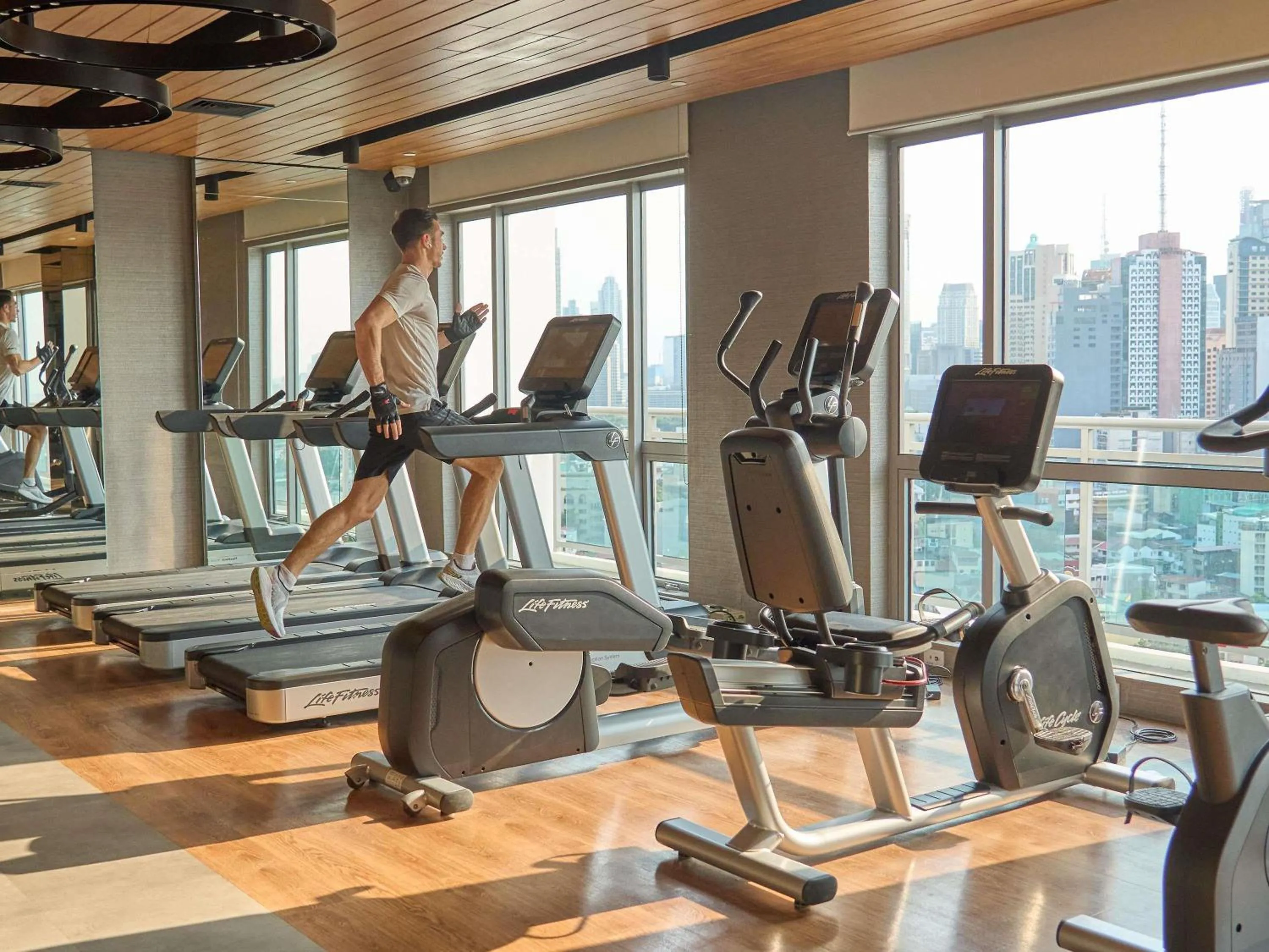 Fitness centre/facilities in Novotel Suites Manila at Acqua