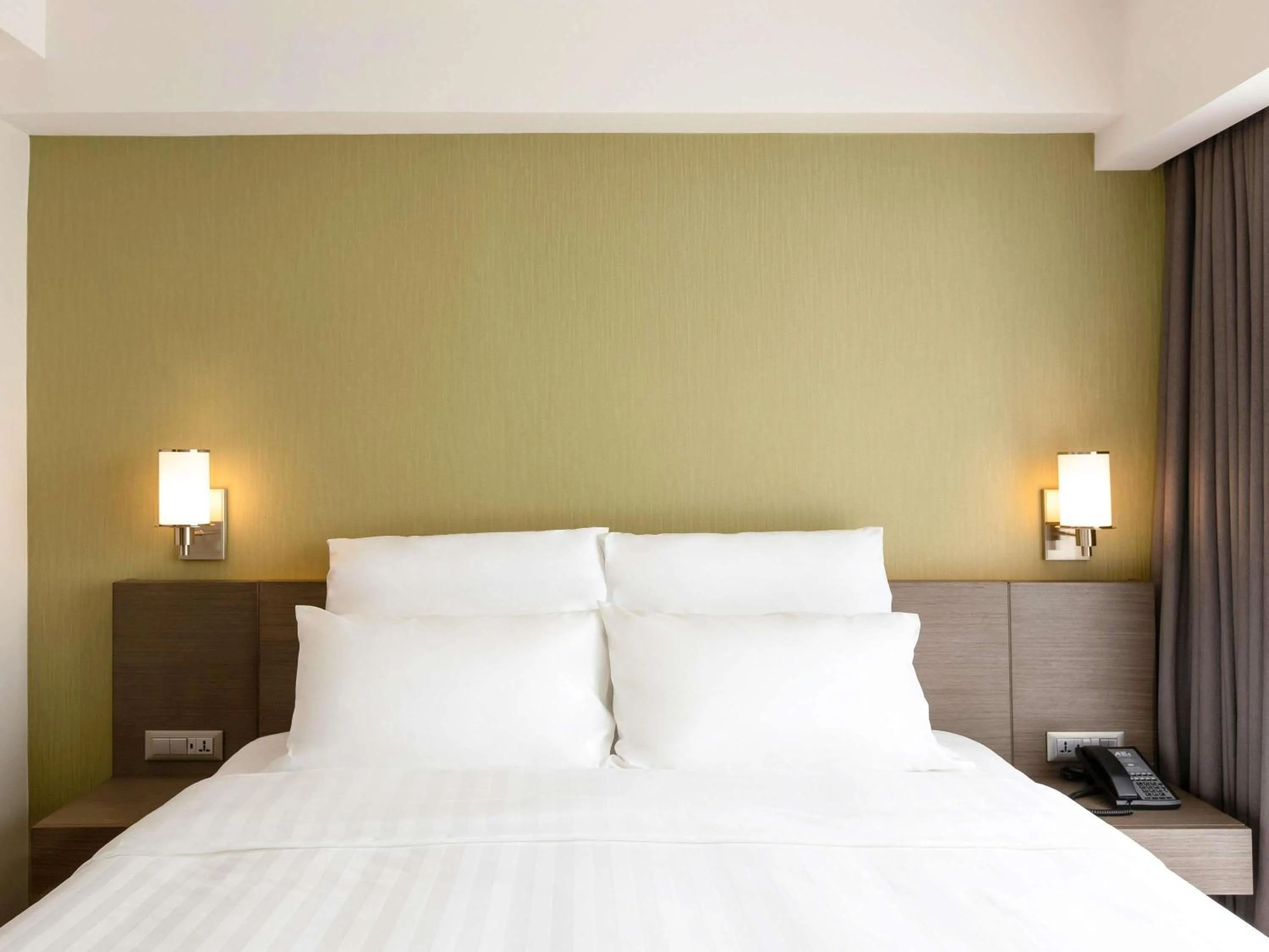 Bedroom, Bed in Novotel Suites Manila at Acqua