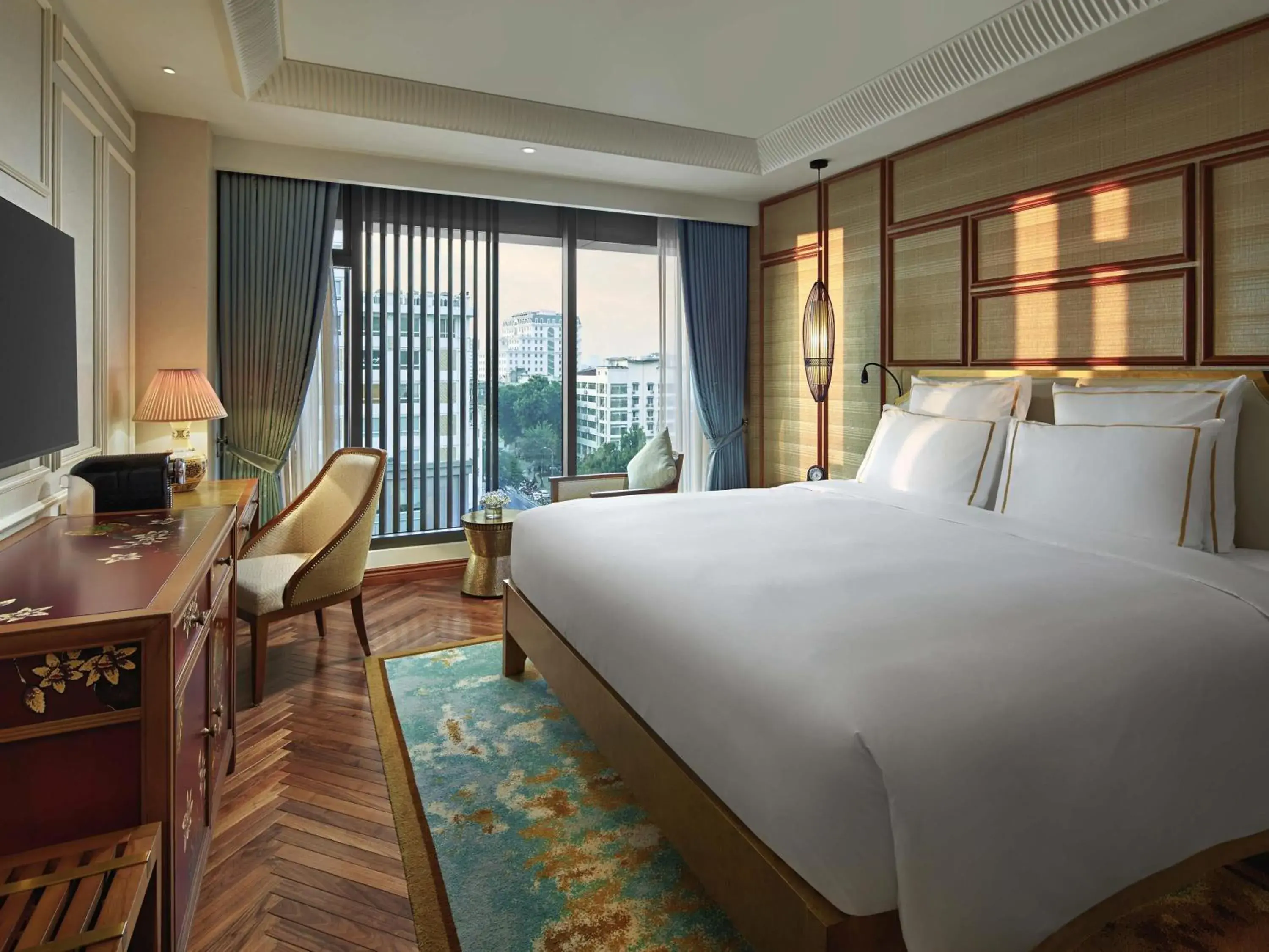 Deluxe King Room in Grand Mercure Hanoi Deluxe King Room in Grand Mercure Hanoi