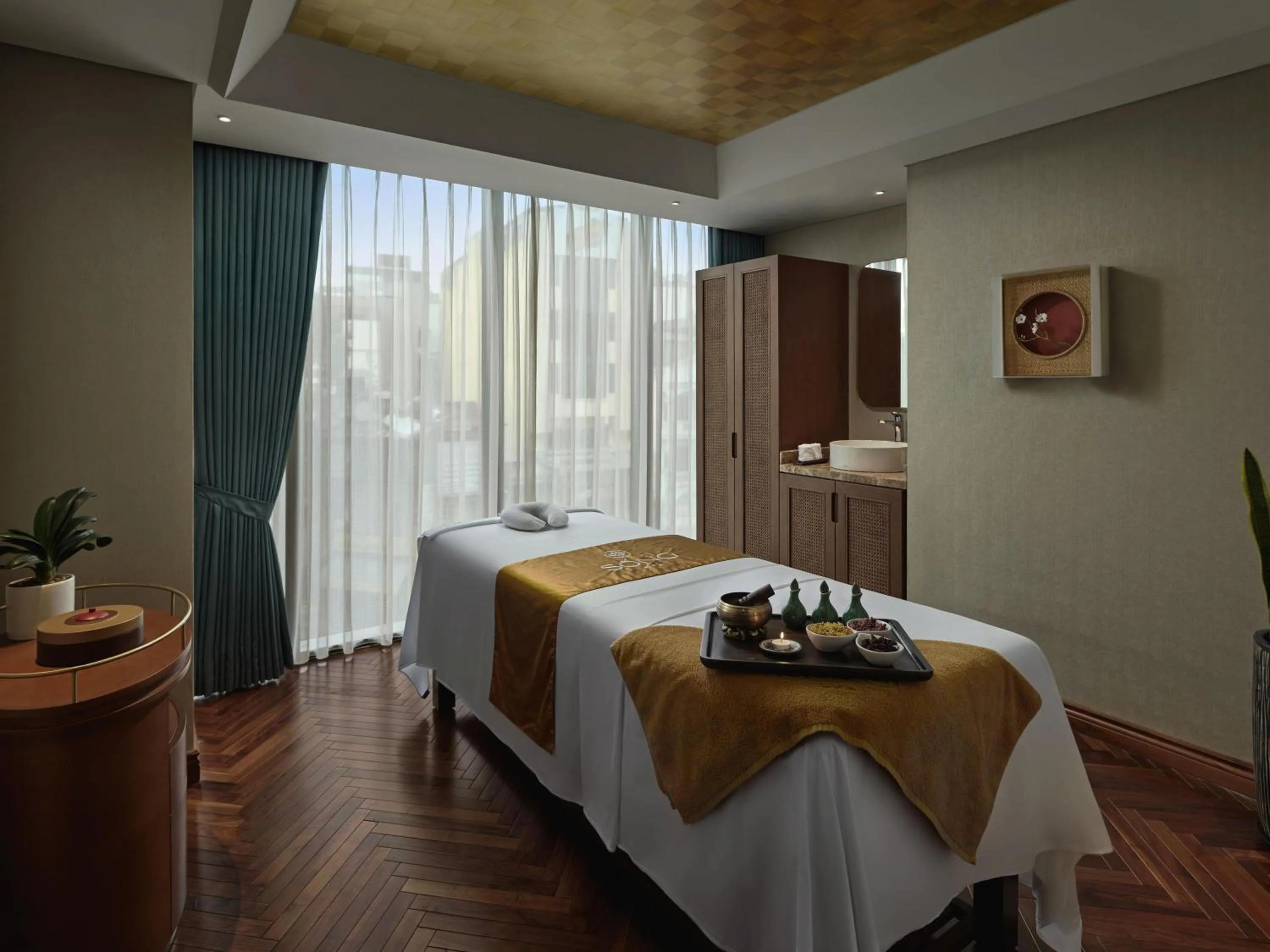 Spa and wellness centre/facilities, Bed in Grand Mercure Hanoi