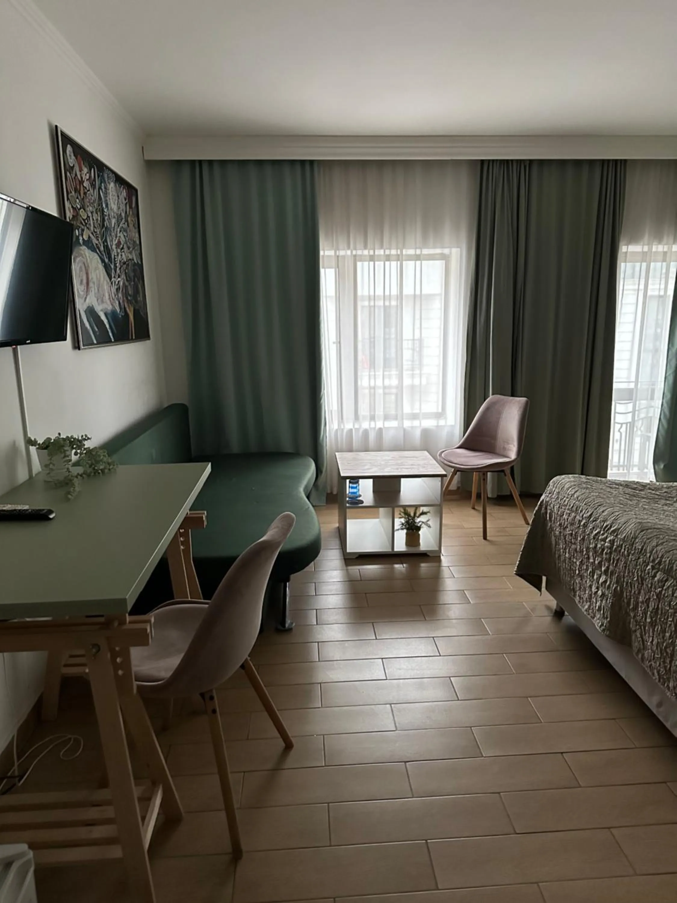 Photo of the whole room, Bed in Hotel Art