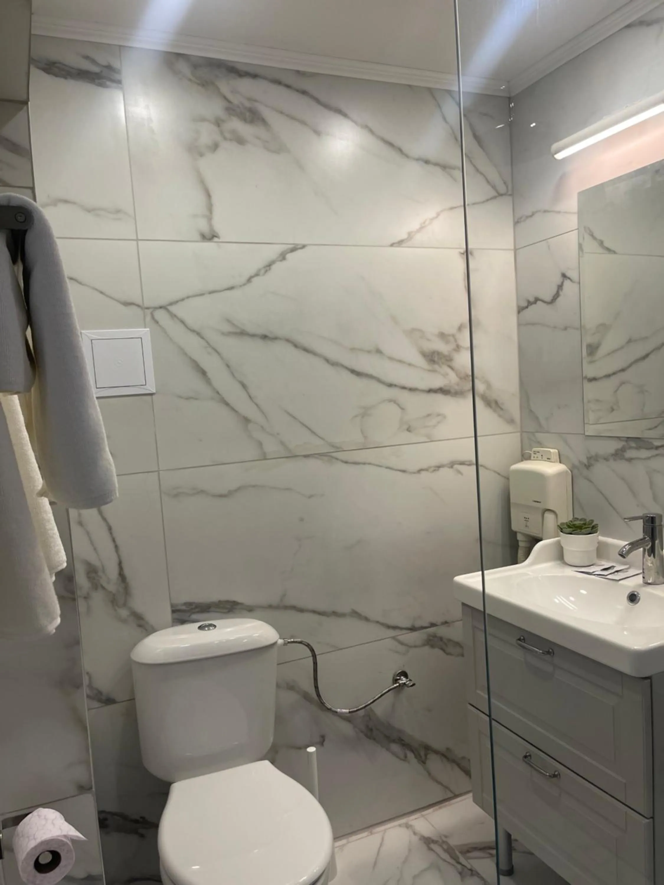 Bathroom in Hotel Art