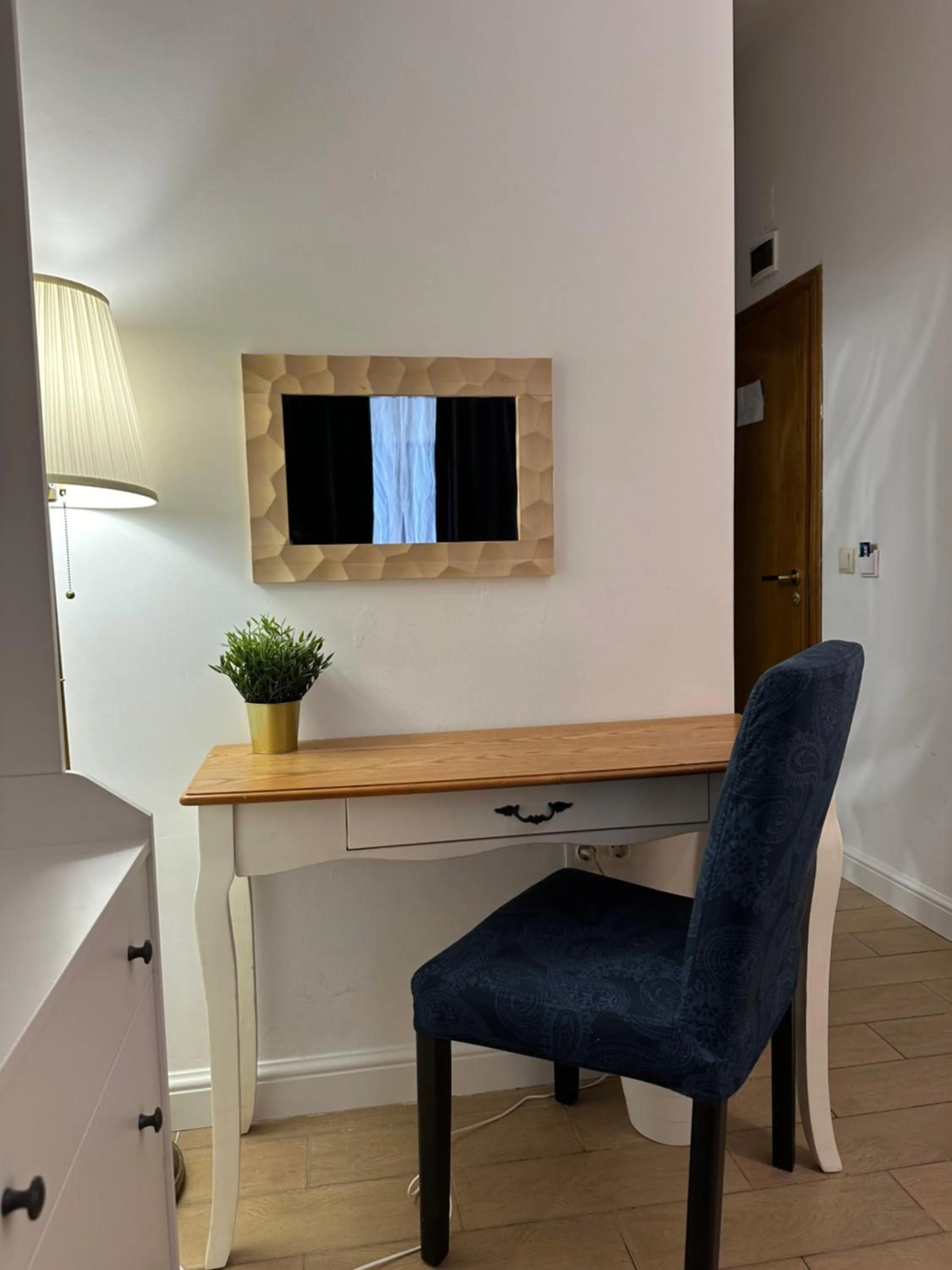 hair dresser in Hotel Art