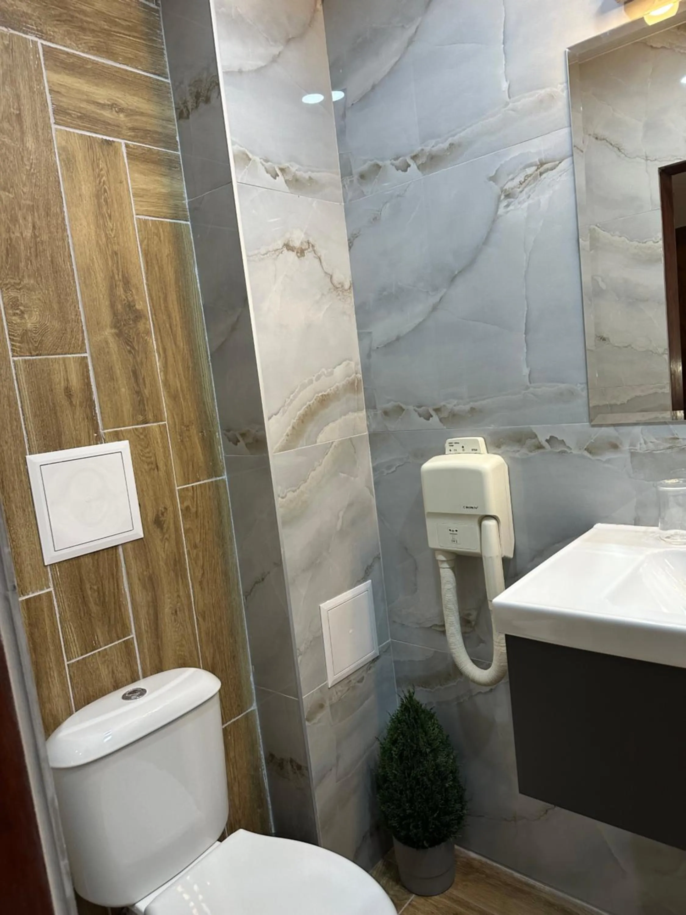 Bathroom in Hotel Art