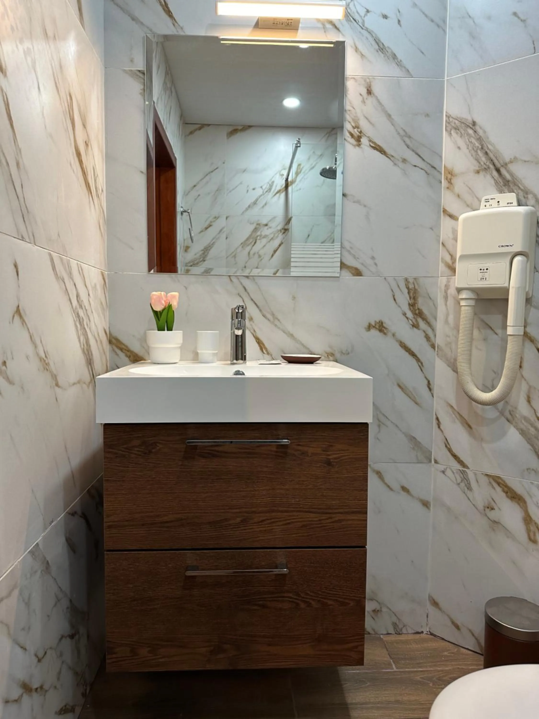 Bathroom in Hotel Art