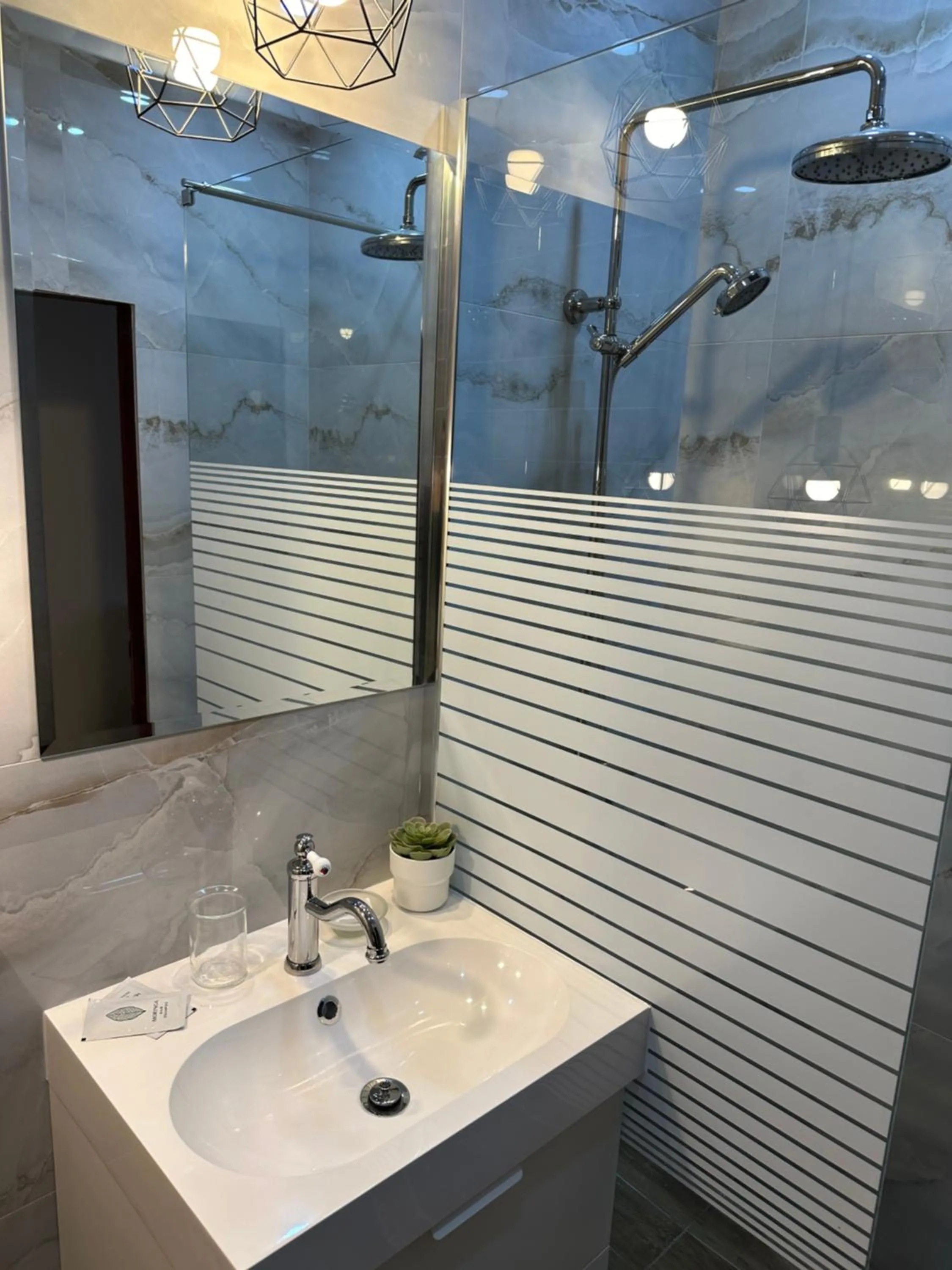 Bathroom in Hotel Art