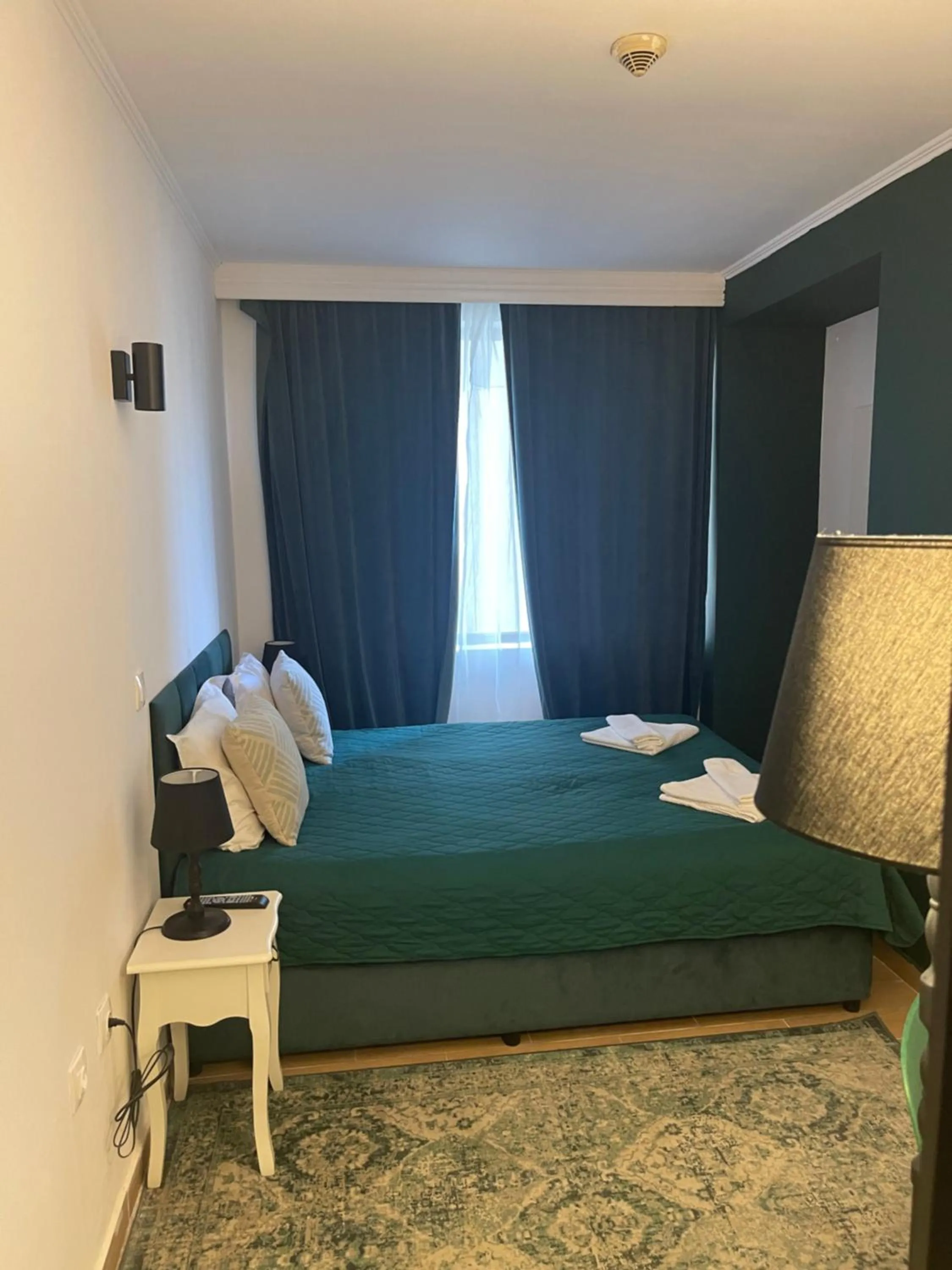 Living room, Bed in Hotel Art