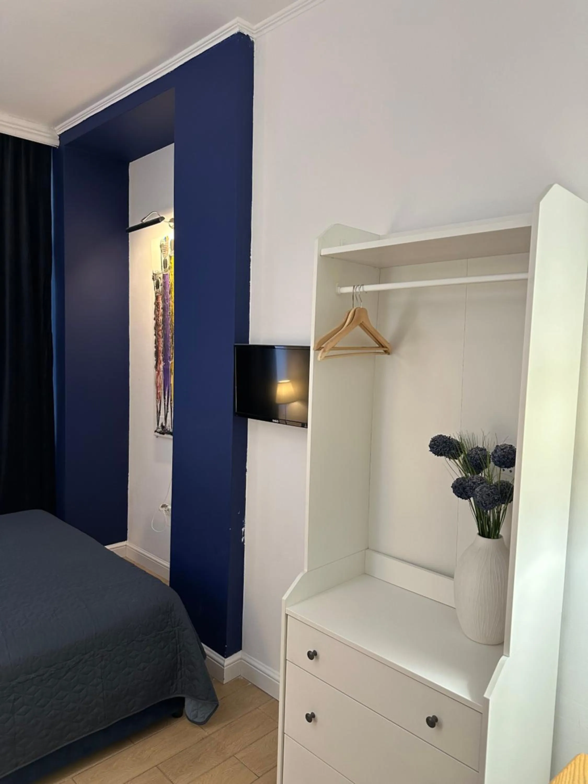 Photo of the whole room, Bed in Hotel Art