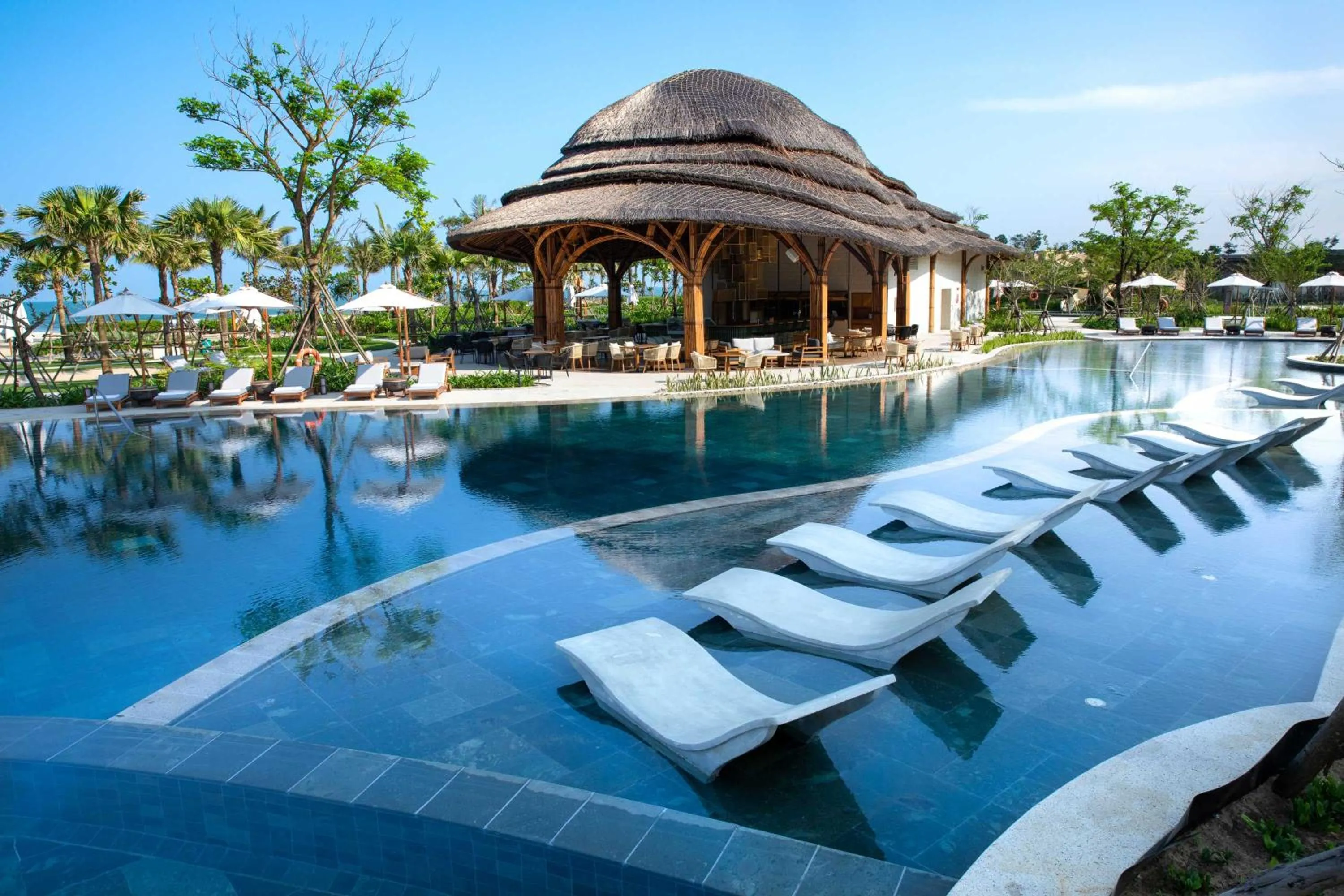 Swimming pool in Hoiana Hotel & Suites