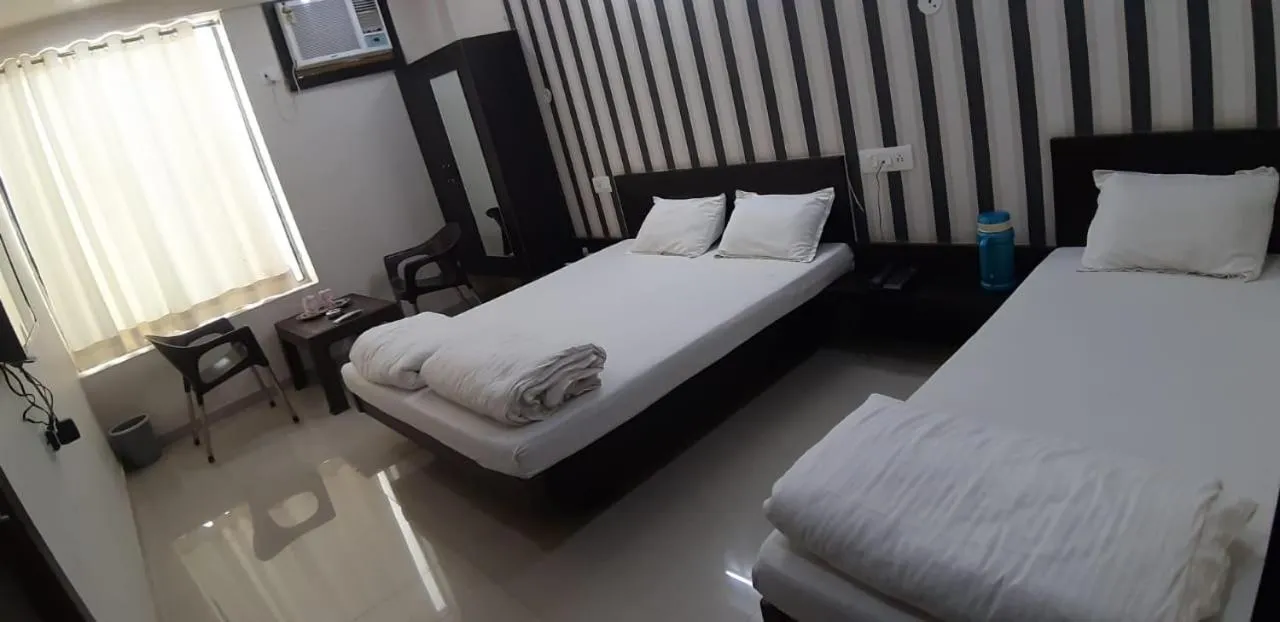 Bedroom, Bed in Sharda Resort