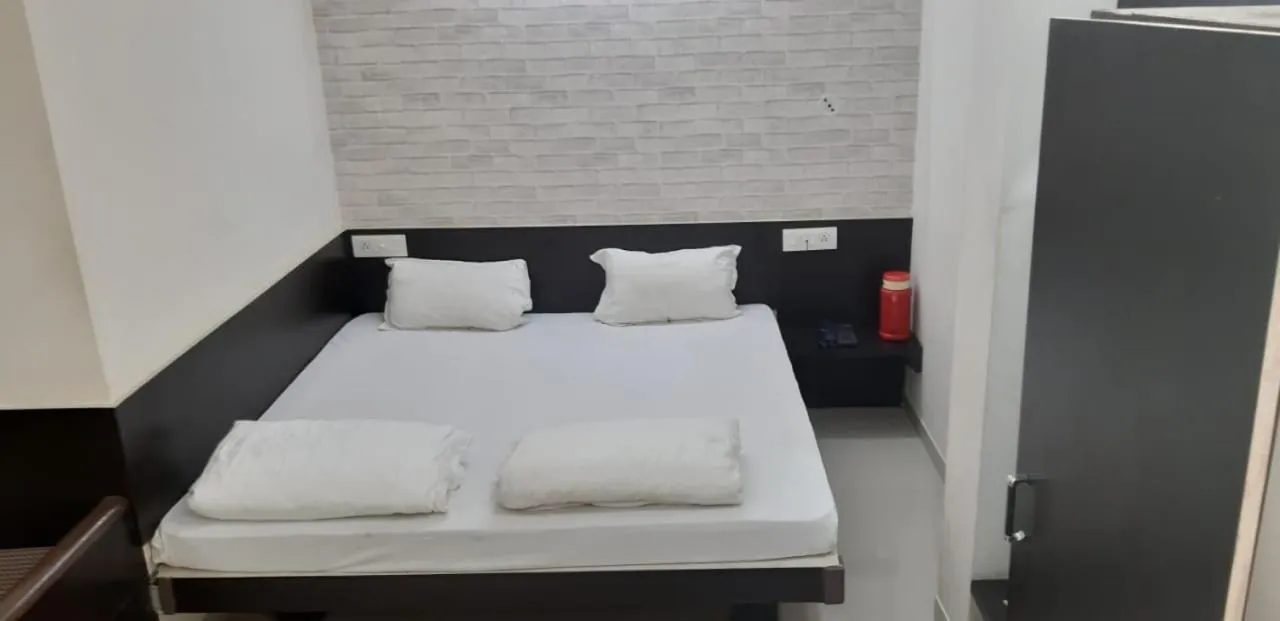 Bedroom, Bed in Sharda Resort
