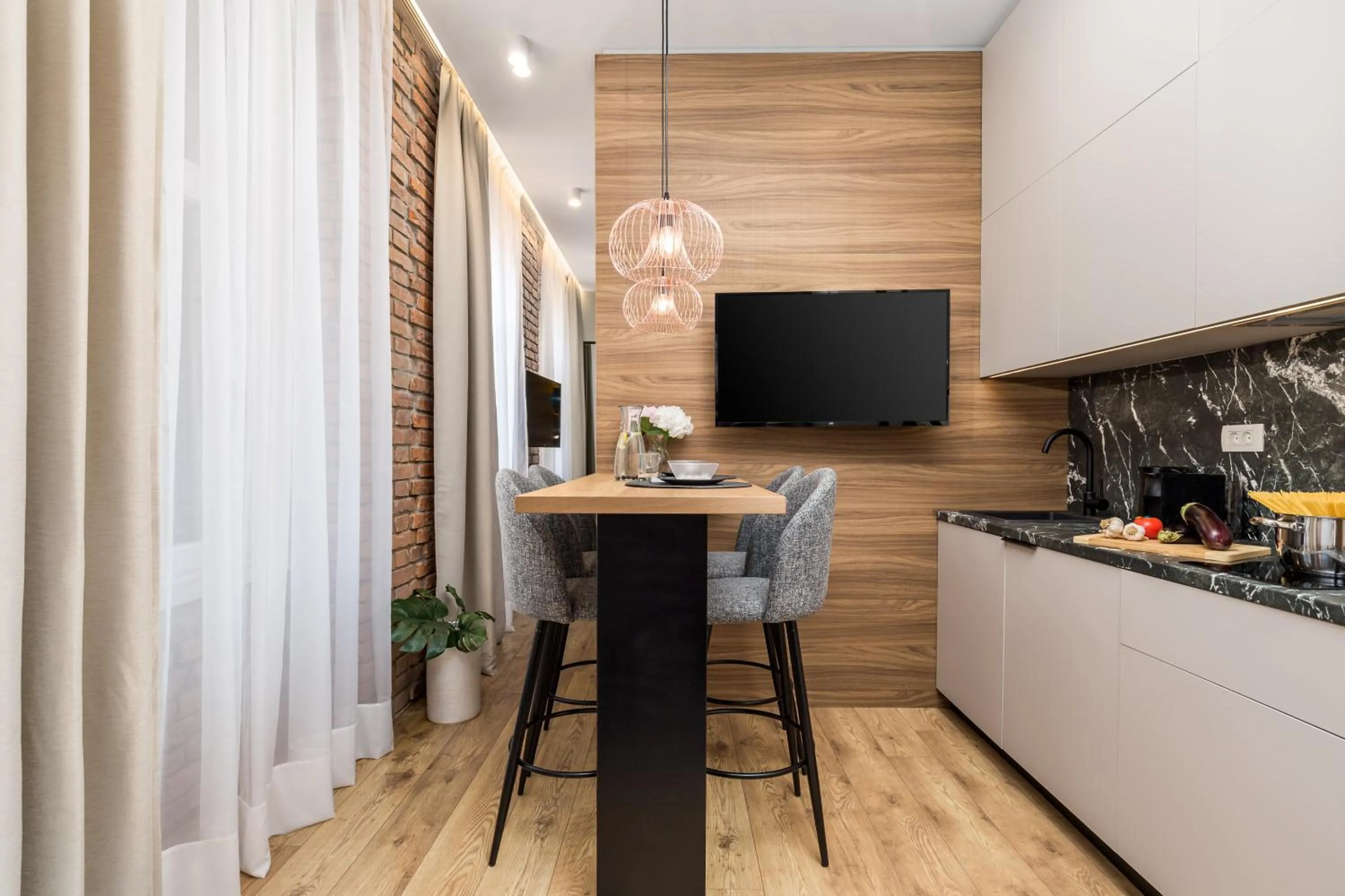 TV and multimedia in Luxury Number 1 Apartments