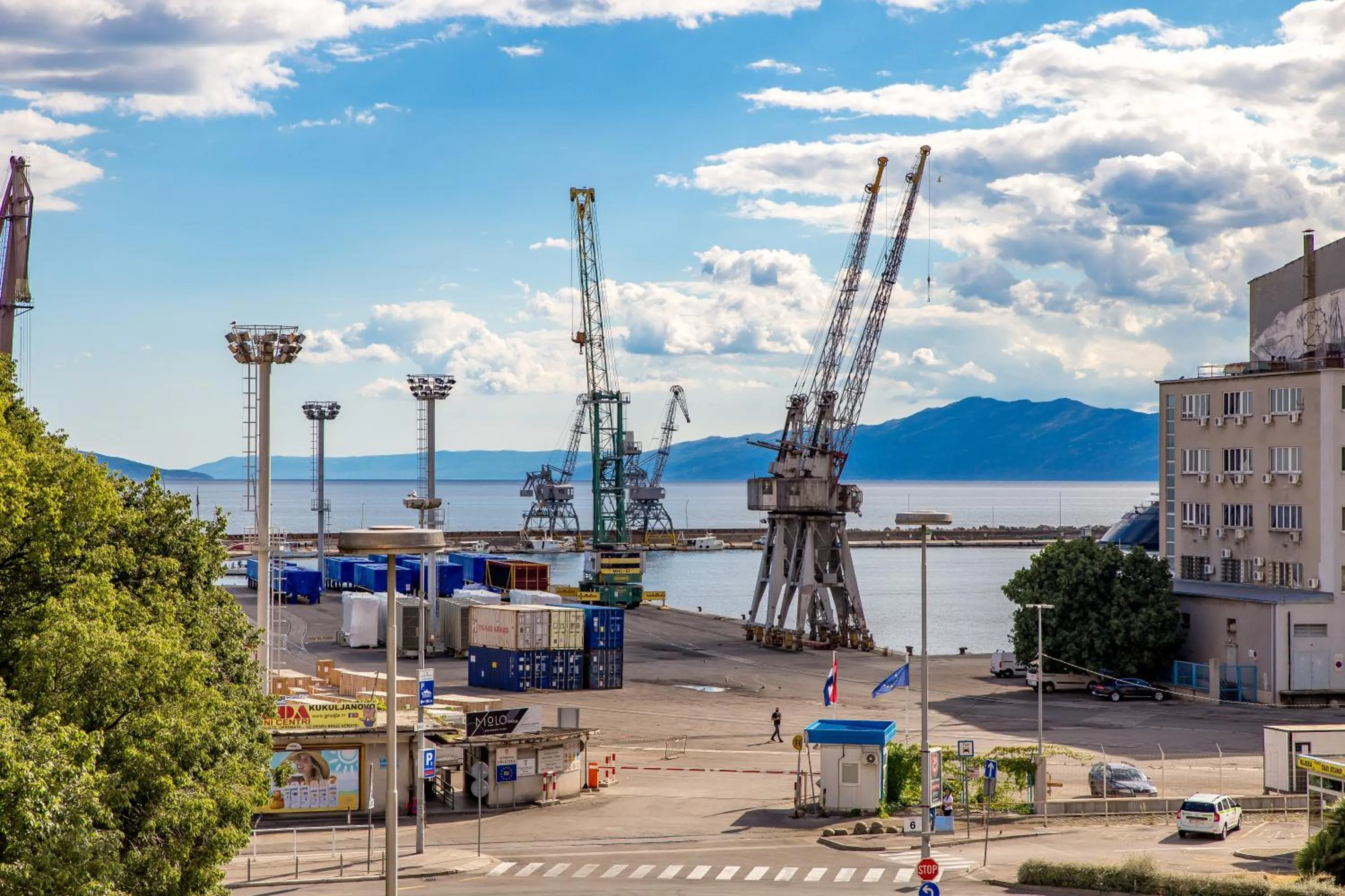 Sea view in Luxury Number 1 Apartments