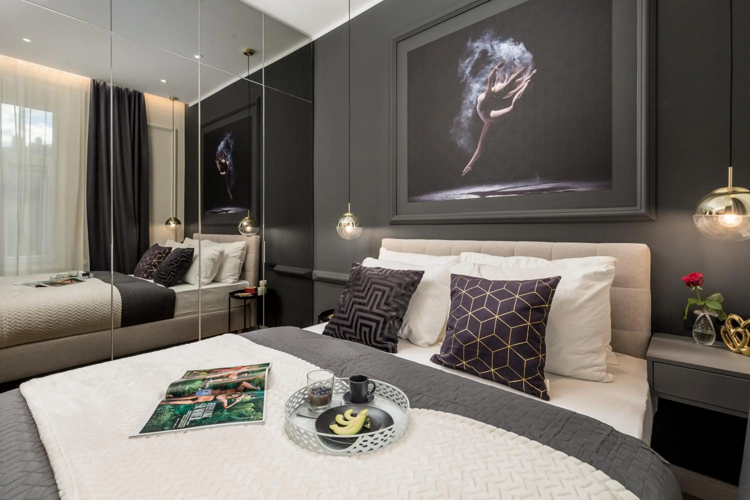 Bathroom, Bed in Luxury Number 1 Apartments