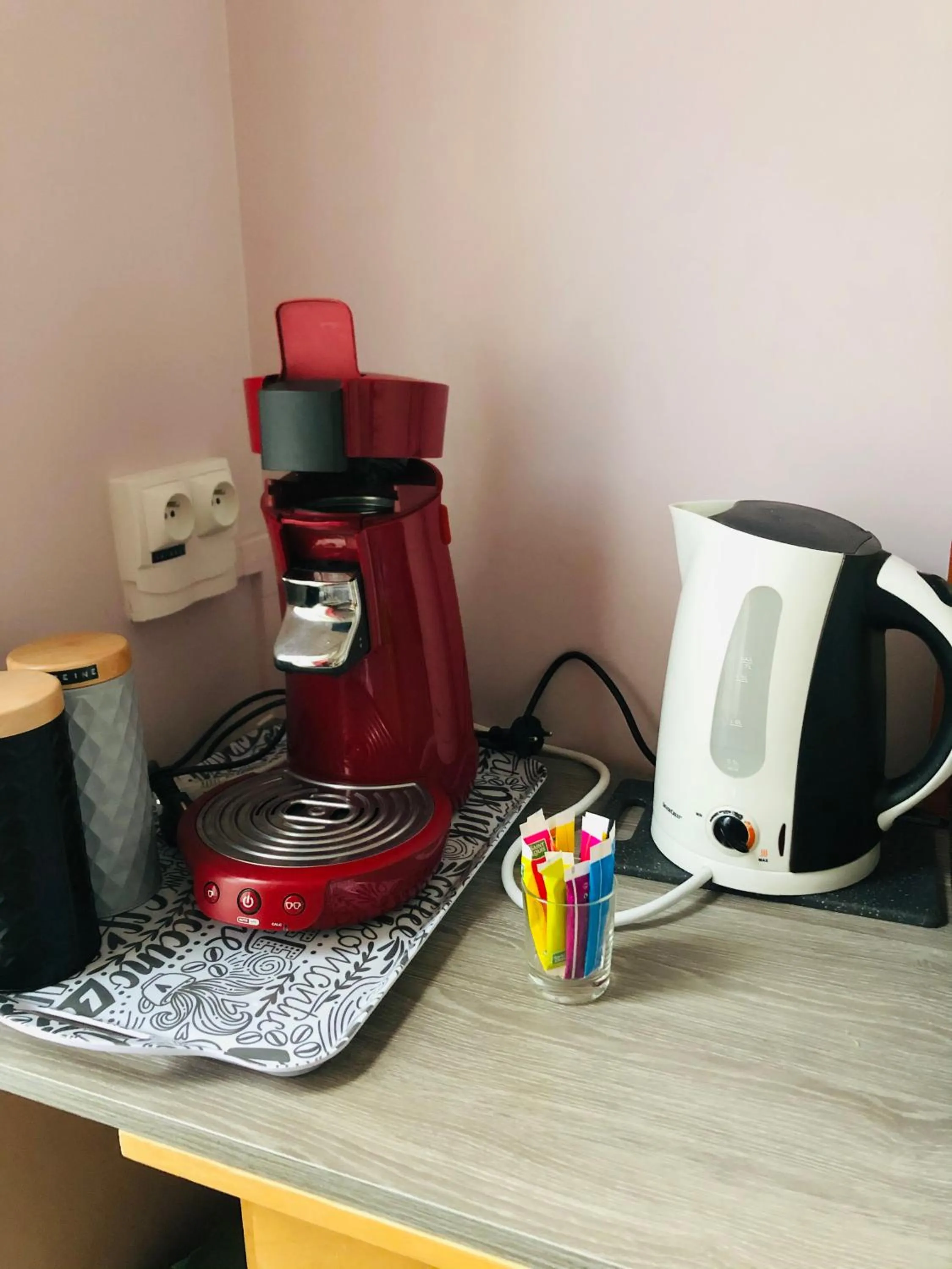 Coffee/tea facilities in Chambre-studio Le 42
