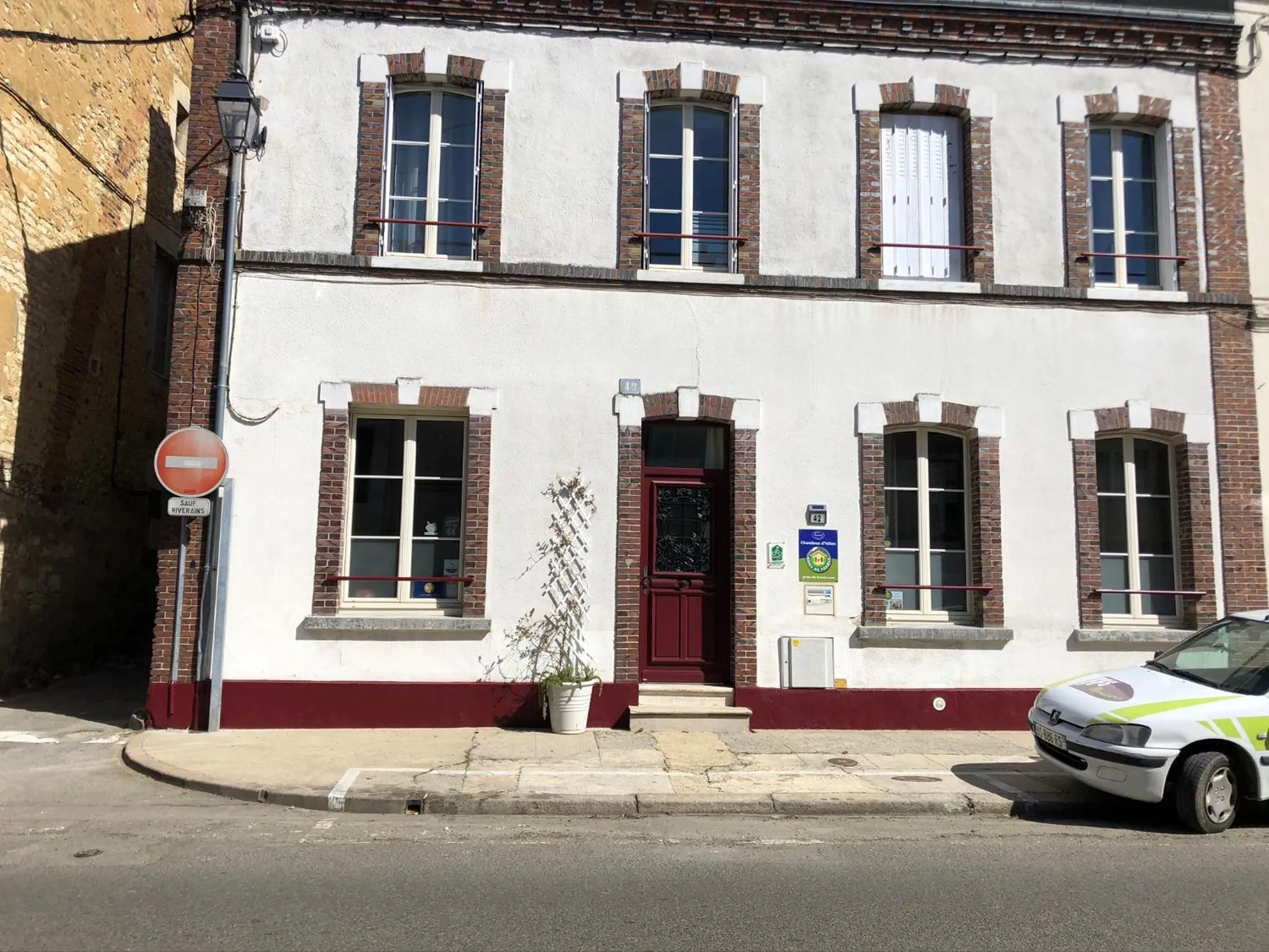 Property building in Chambre-studio Le 42