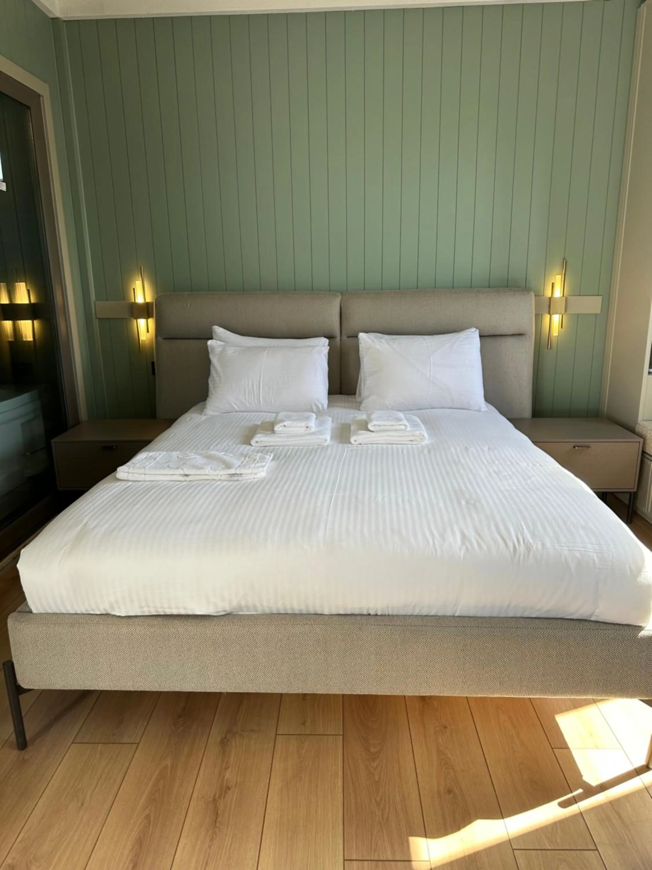 Bed in premium park apart otel