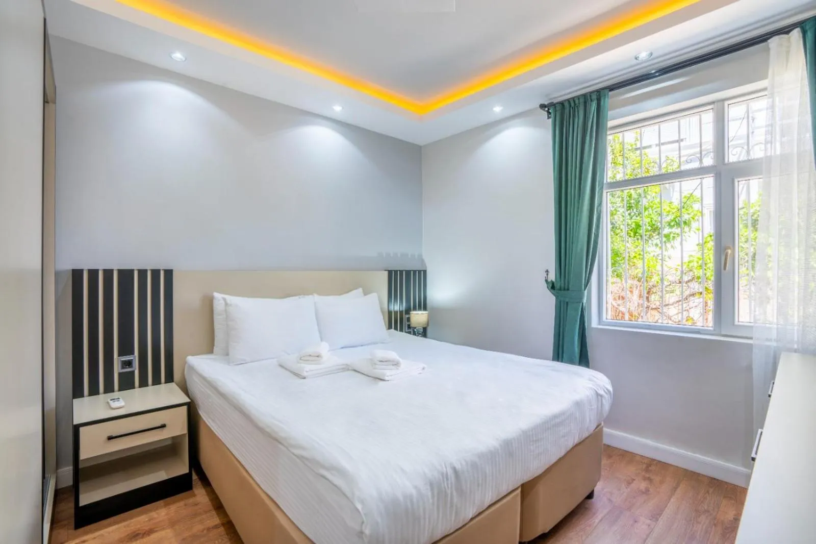 Bed in premium park apart otel