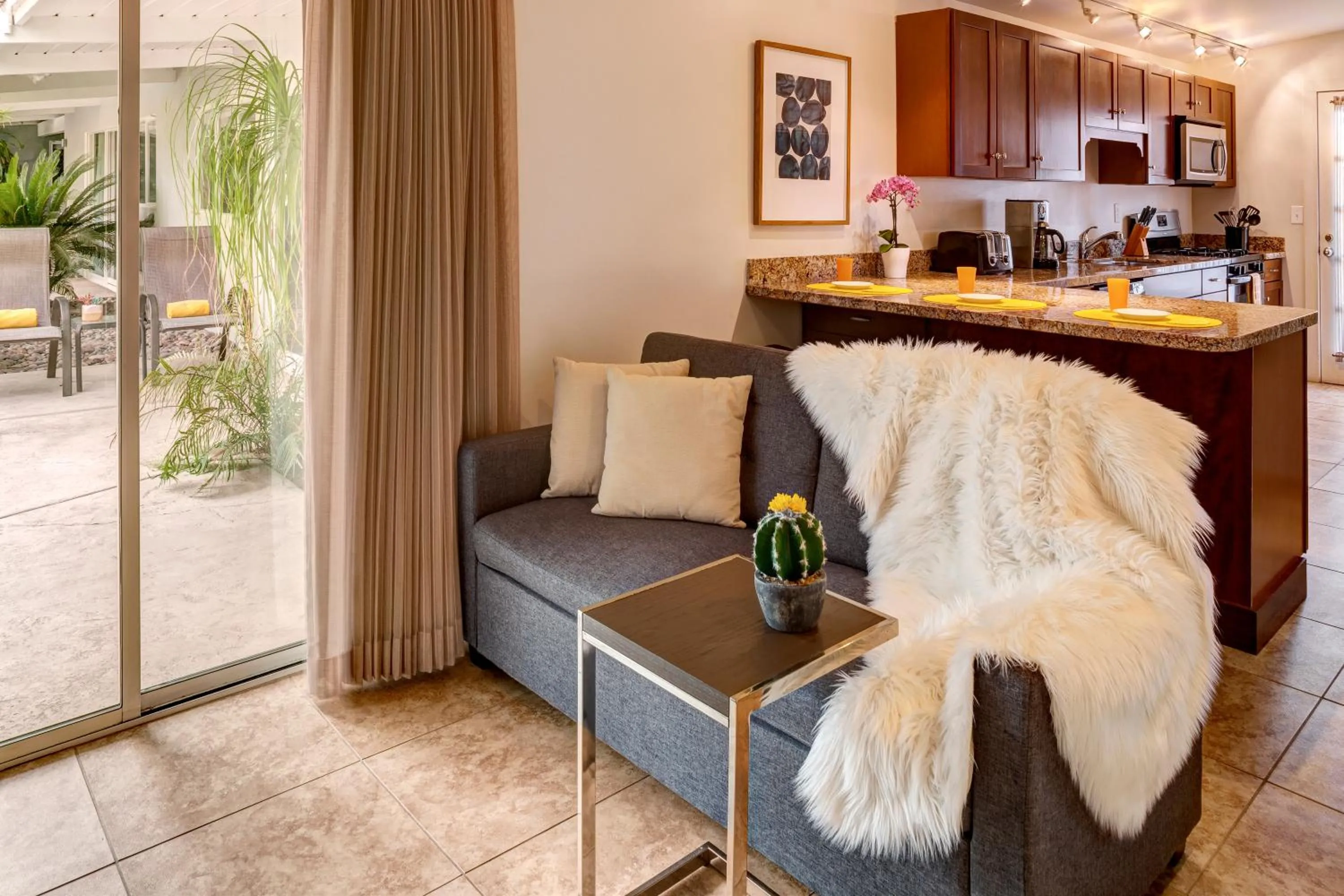 Kitchen or kitchenette in Avance Hotel