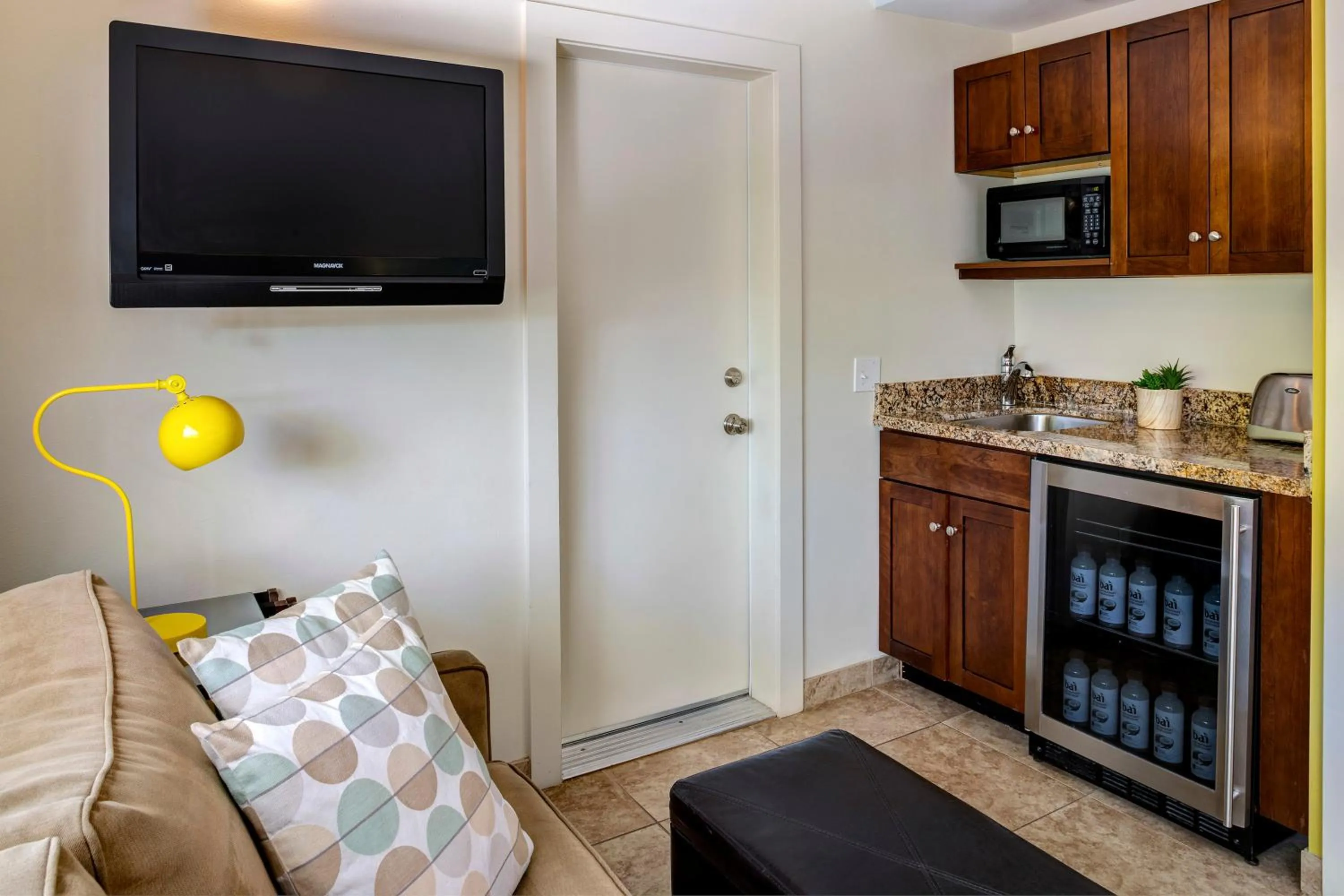 TV and multimedia, TV/Entertainment Center in Avance Hotel