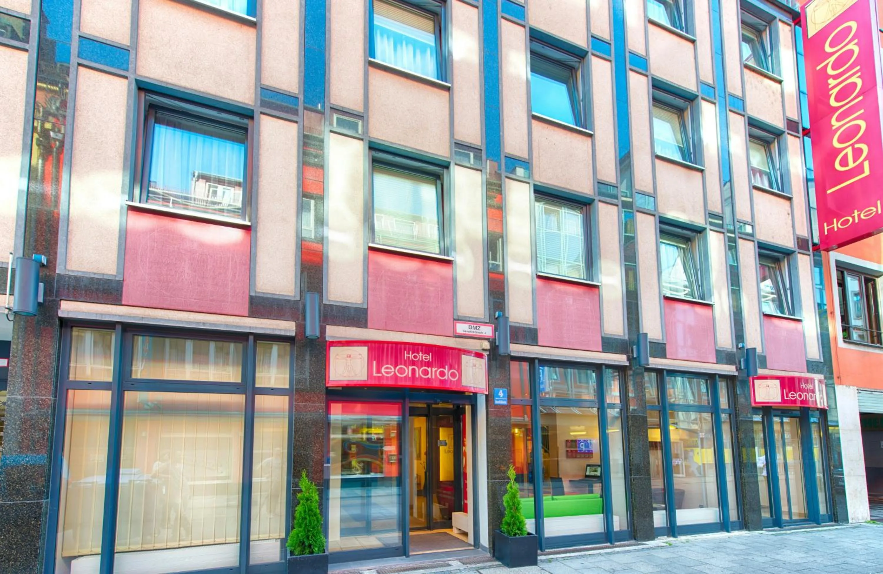 Facade/entrance in Leonardo Hotel München City Center