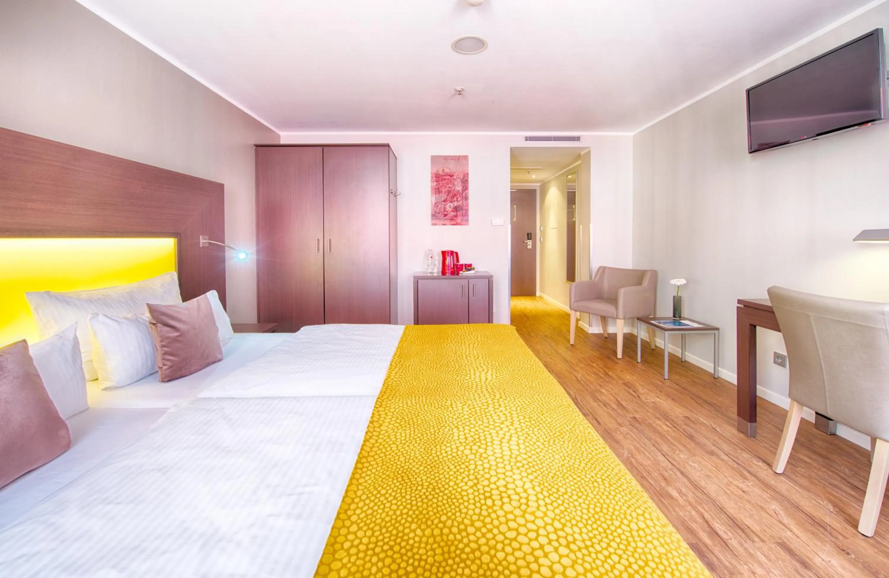 Photo of the whole room, Bed in Leonardo Hotel München City Center