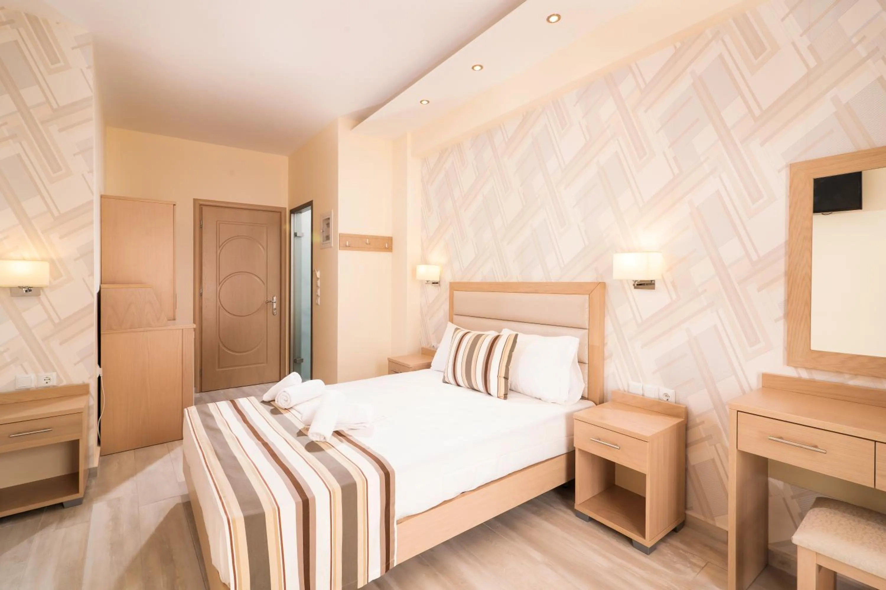 Photo of the whole room, Bed in Star Bay Luxury