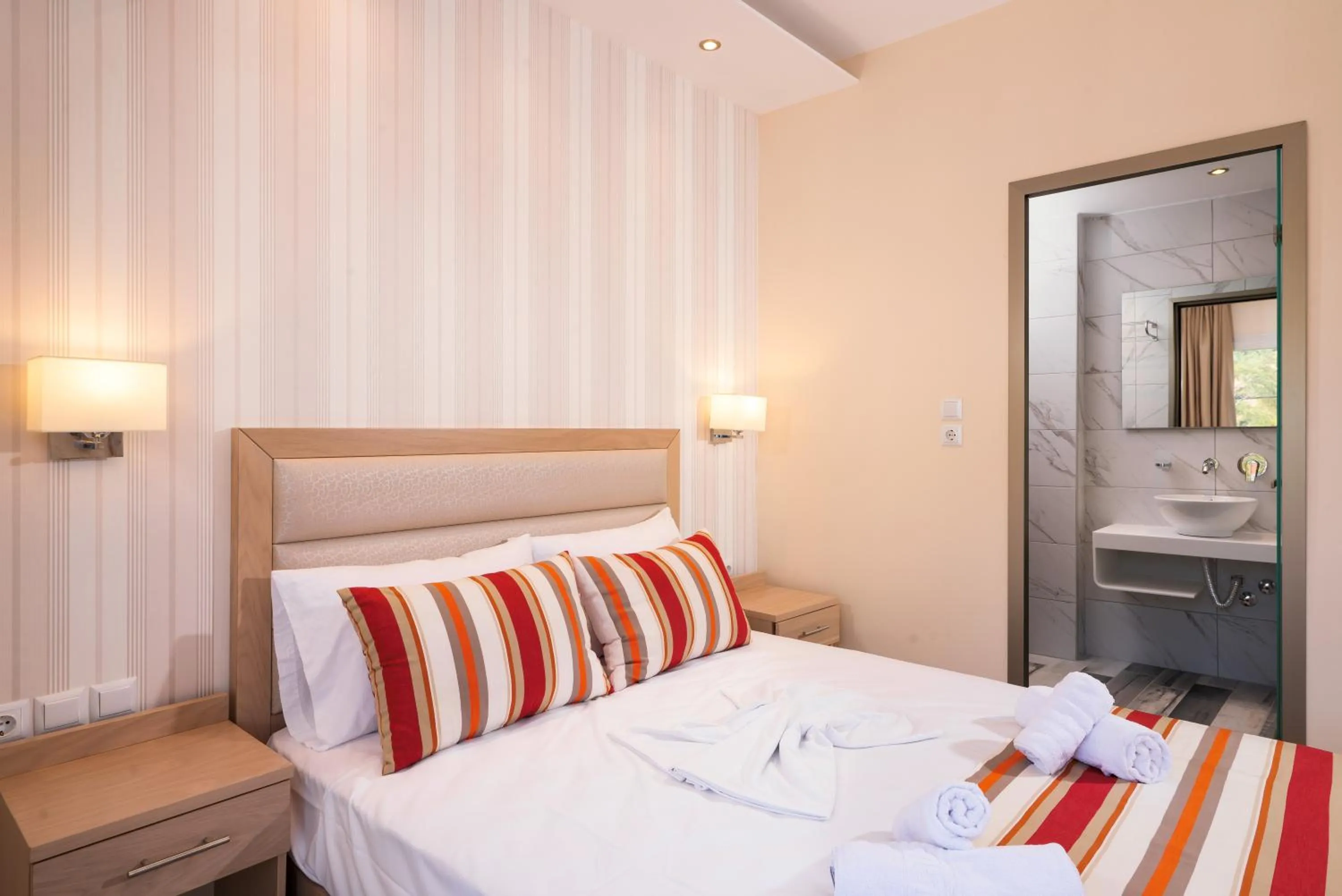 Photo of the whole room, Bed in Star Bay Luxury