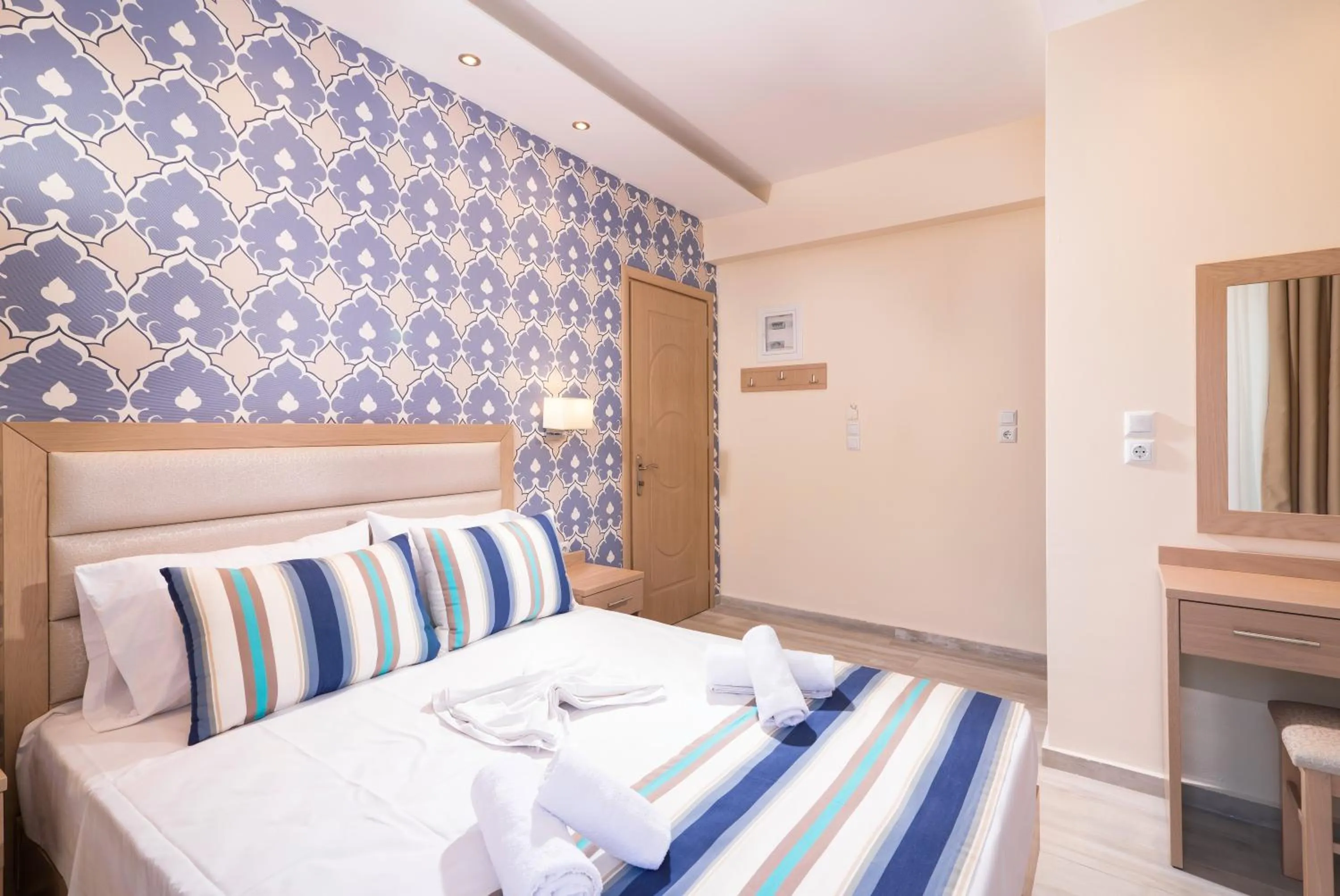 Photo of the whole room, Bed in Star Bay Luxury