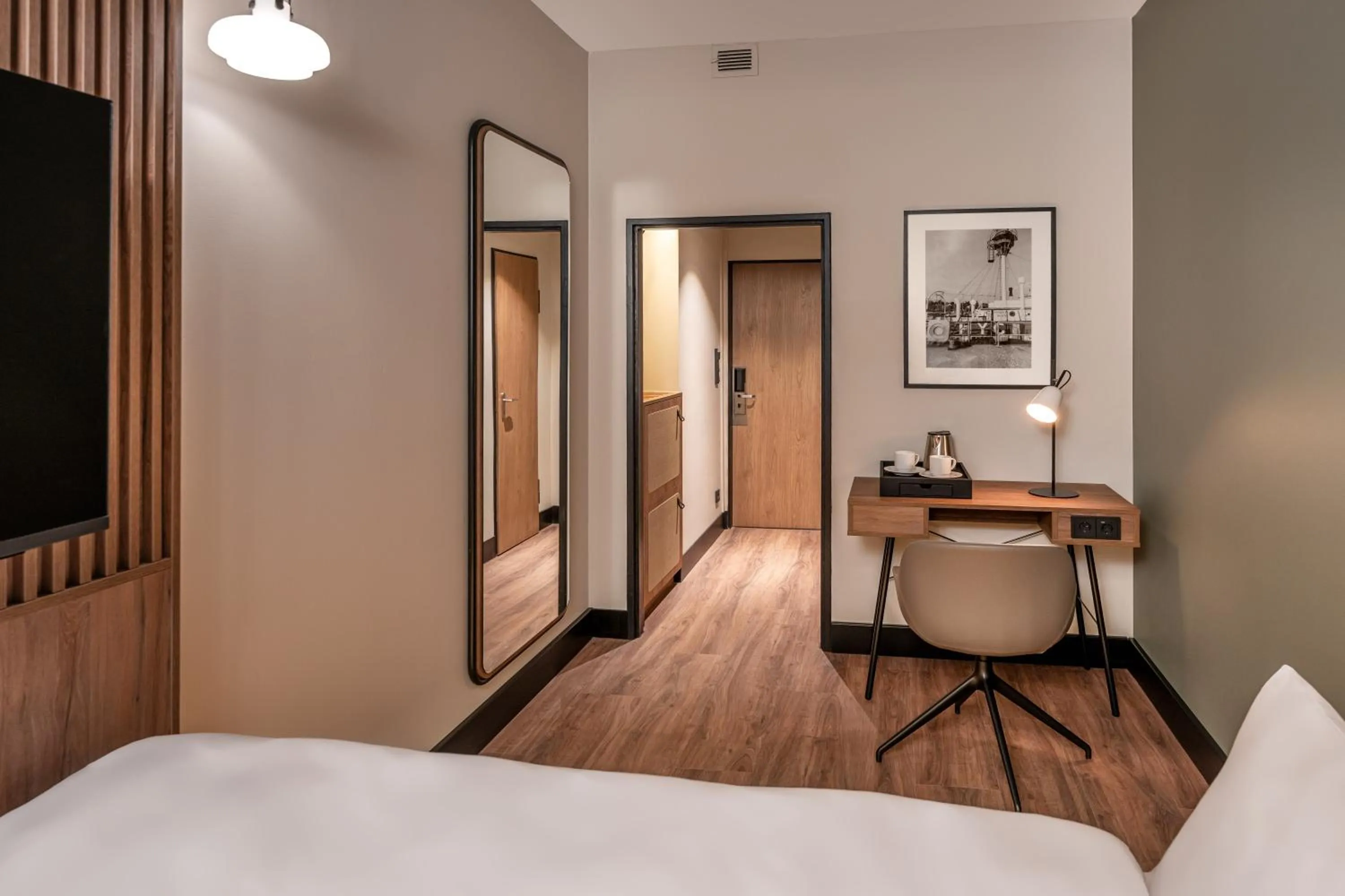 Photo of the whole room, Bed in Hotel Astor Kiel by Campanile