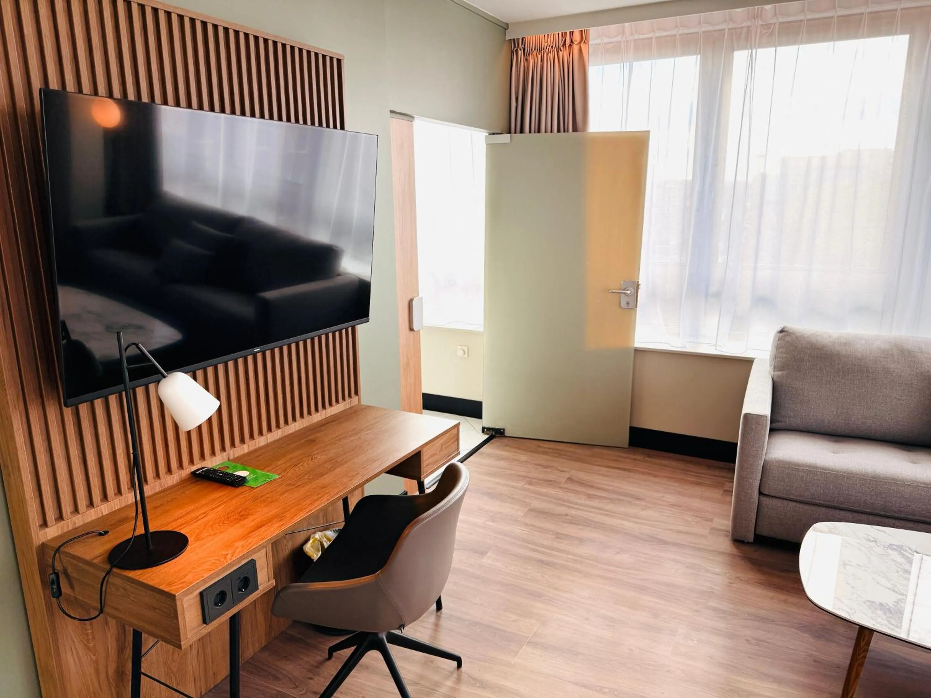 TV and multimedia in Hotel Astor Kiel by Campanile