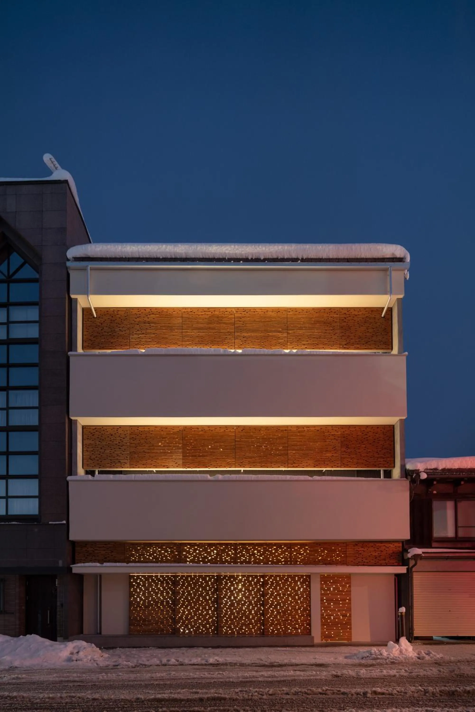 Facade/entrance in cup of tea ensemble