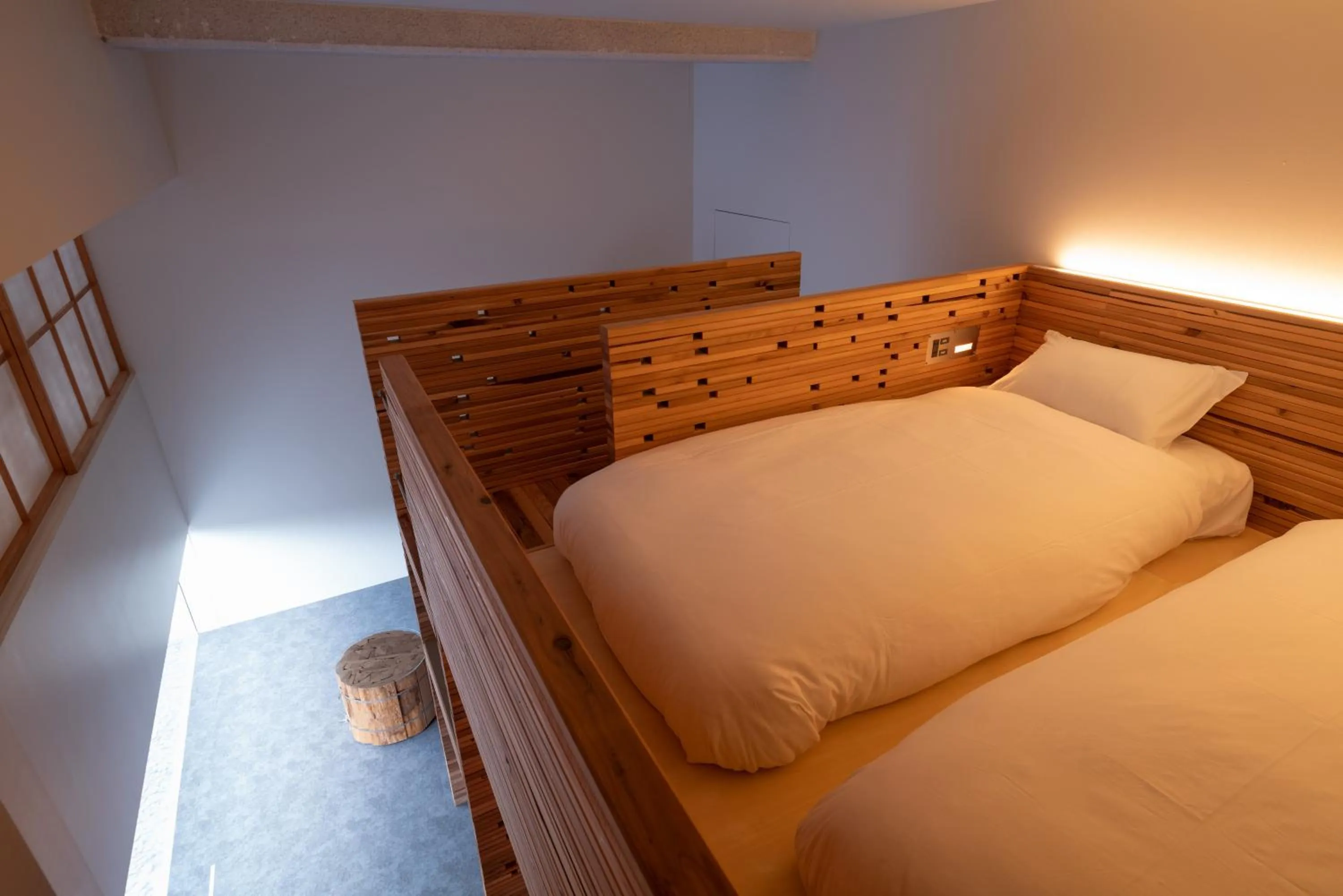 Photo of the whole room, Bed in cup of tea ensemble