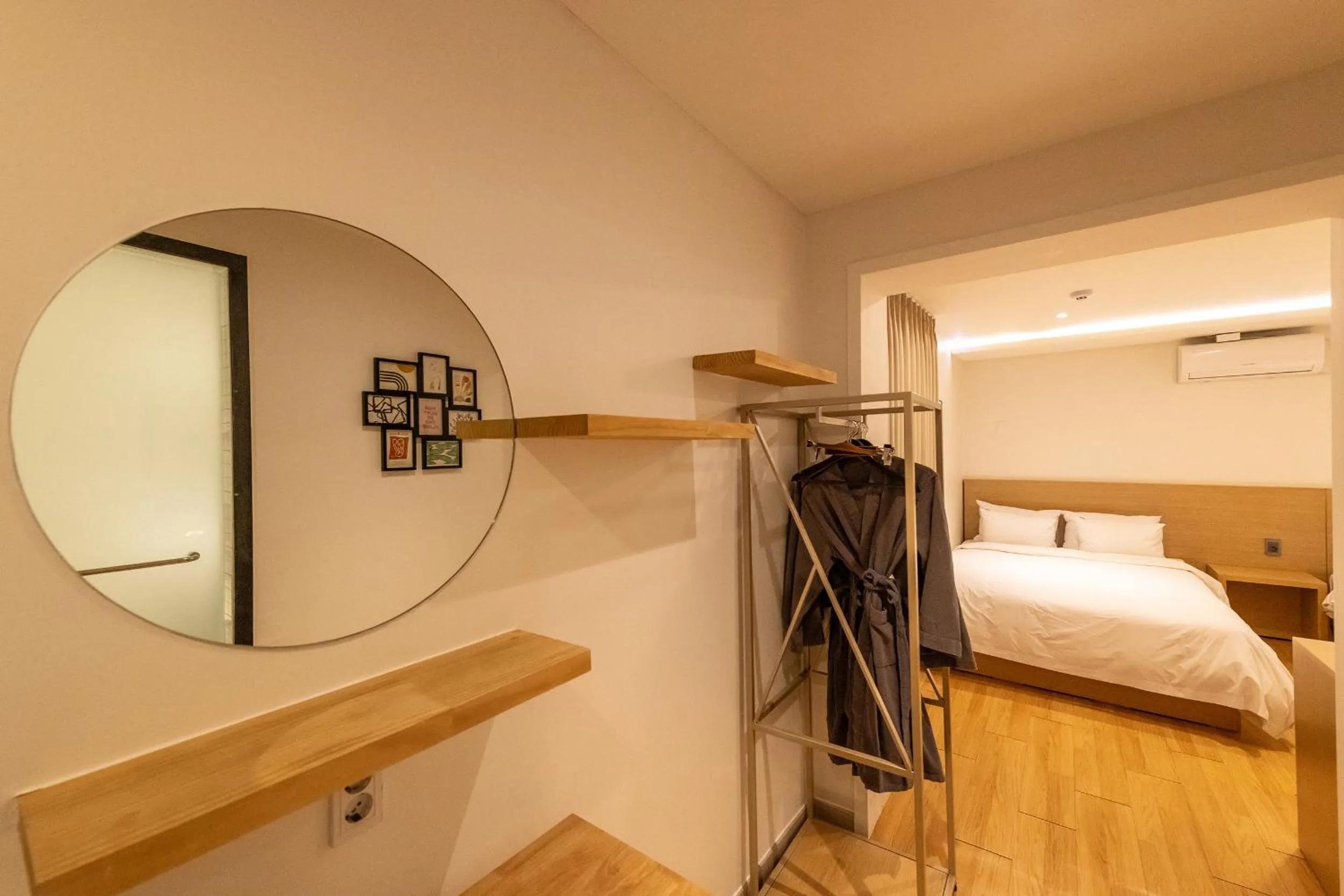 Bed in 1962 Business Hotel Chuncheon Branch