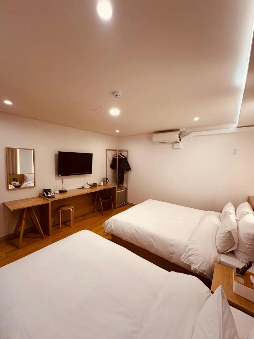 Bed in 1962 Business Hotel Chuncheon Branch