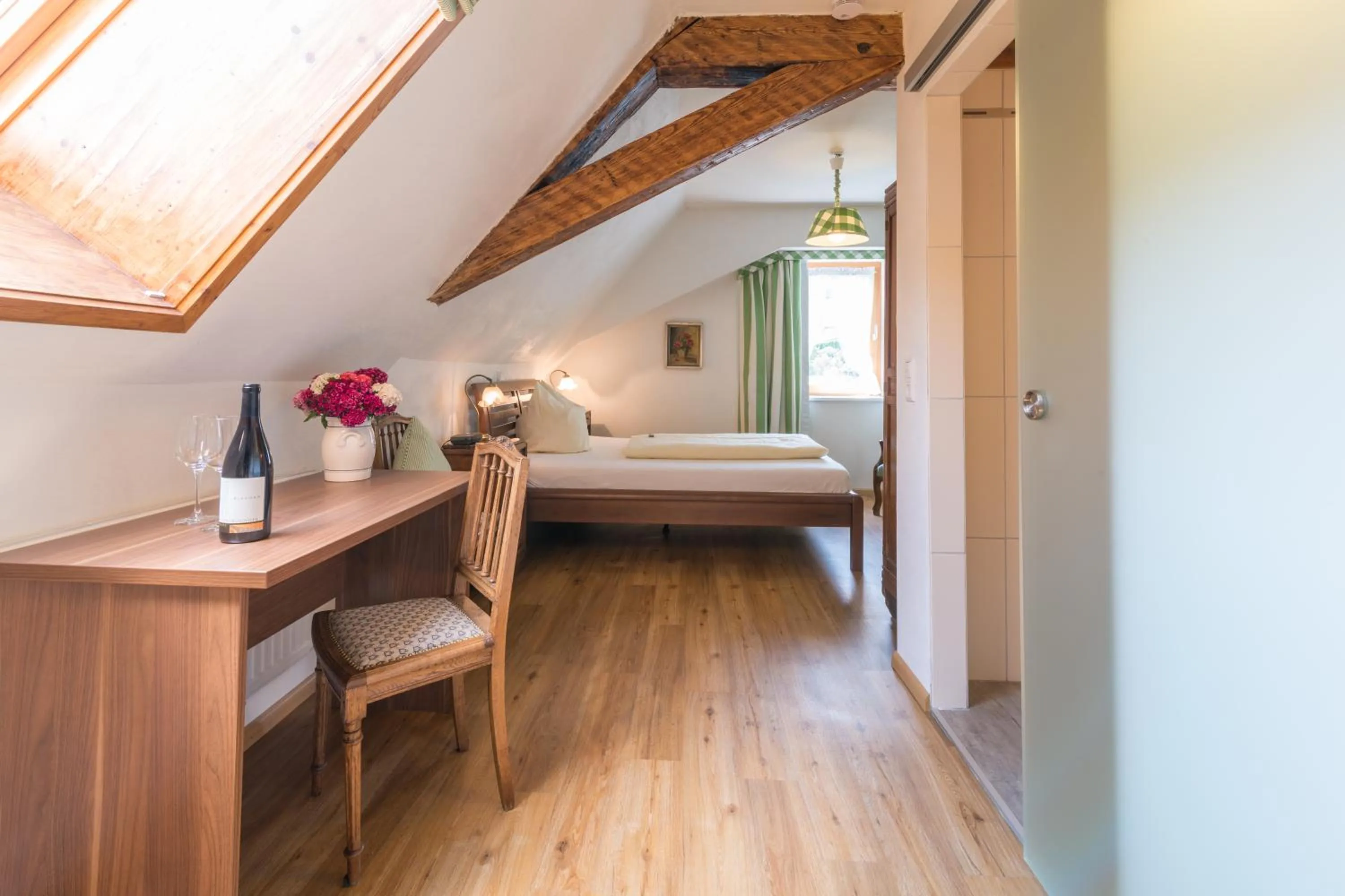 Day, Bed in Goldener Adler Oberried - Hotel & Appartements