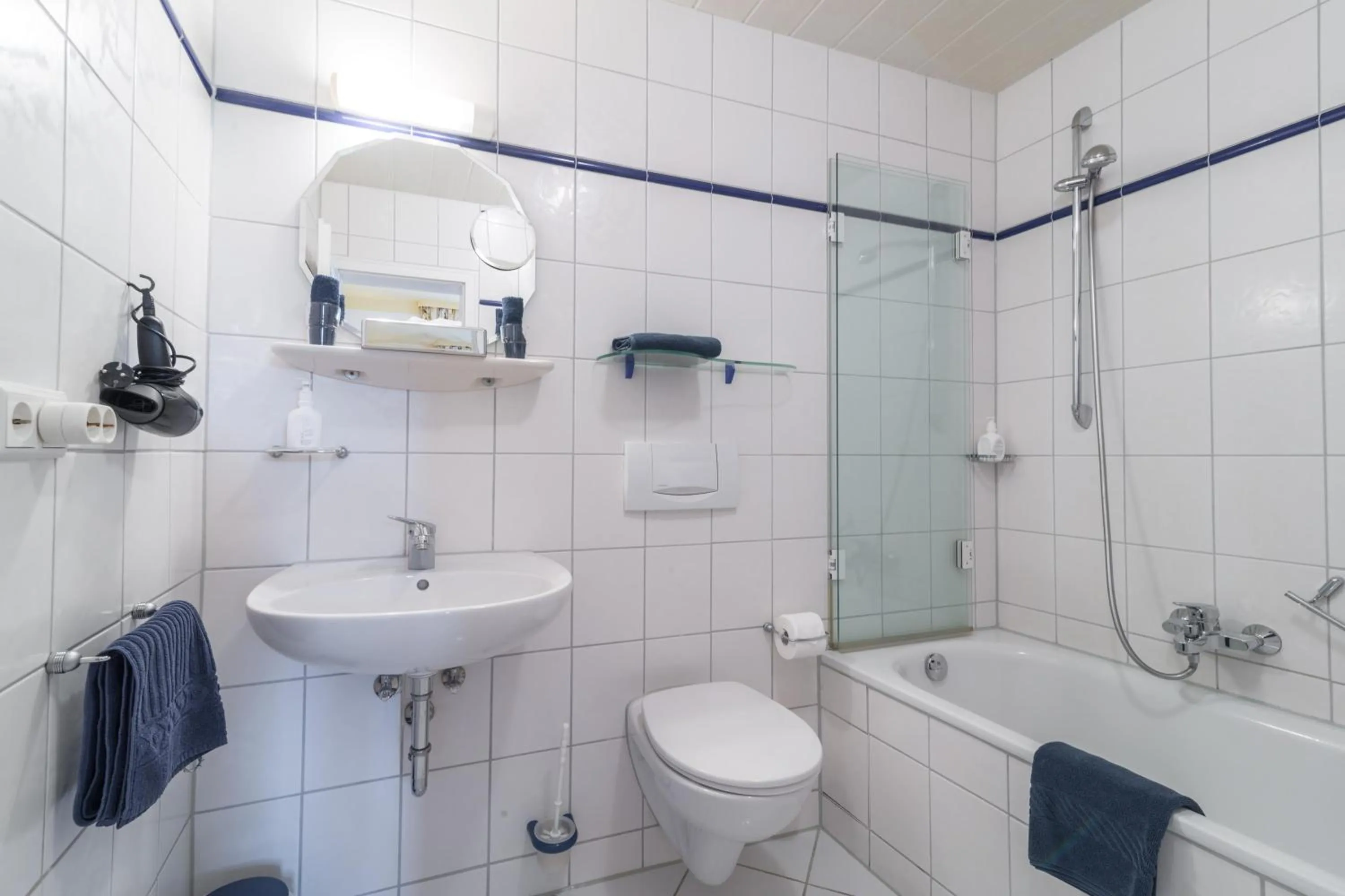 Bathroom in Goldener Adler Oberried - Hotel & Appartements