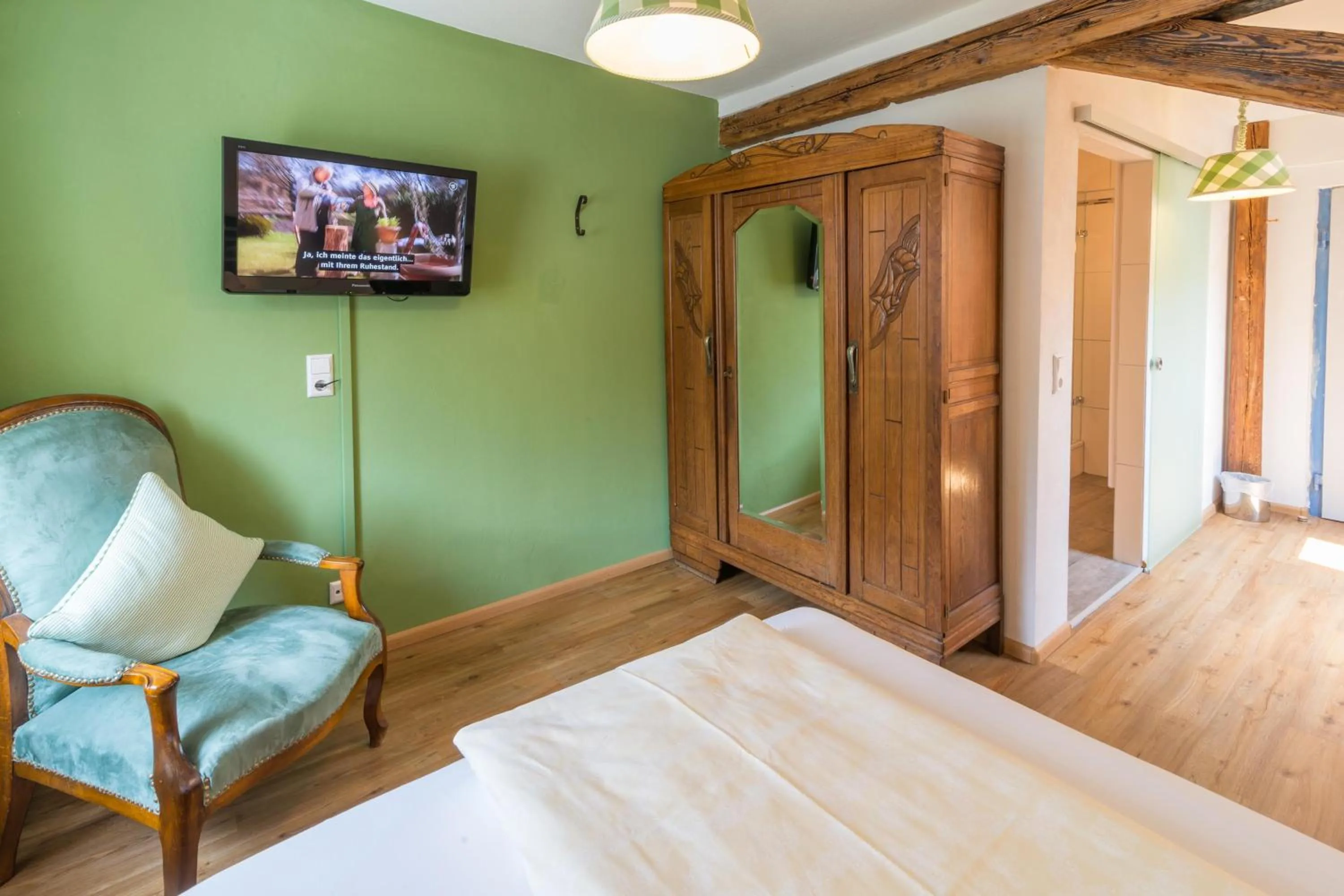 Photo of the whole room, Bed in Goldener Adler Oberried - Hotel & Appartements