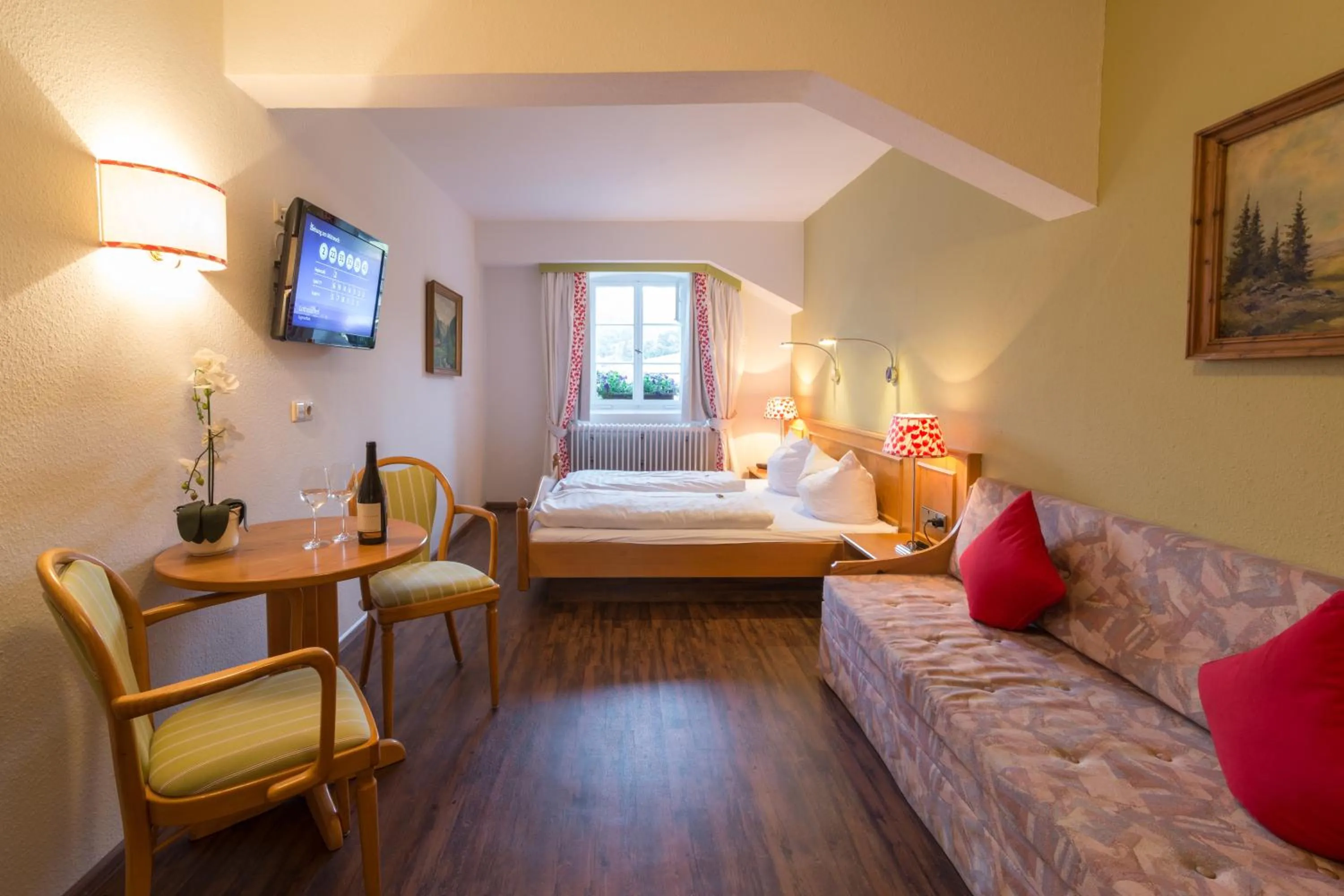 Day, Bed in Goldener Adler Oberried - Hotel & Appartements